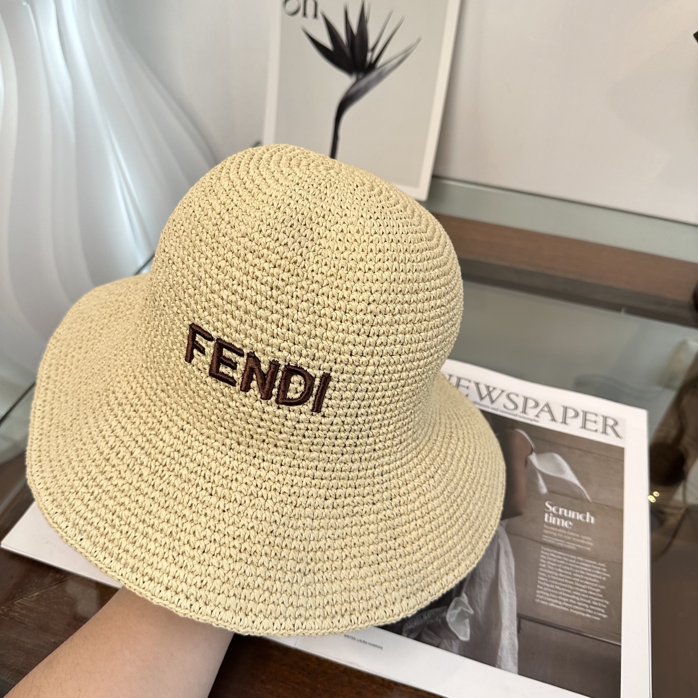 FENDI芬迪 新款拉菲草帽，纯手工钩织，产量极少，重工打造，专柜同款，头围57cm