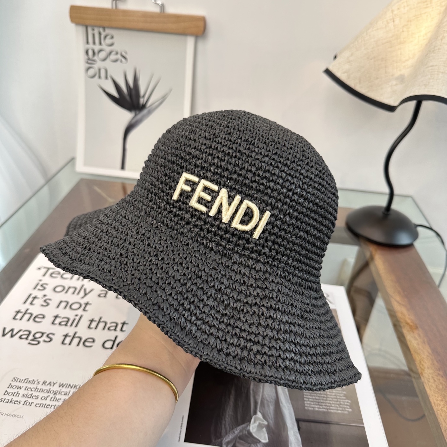 FENDI芬迪 新款拉菲草帽，纯手工钩织，产量极少，重工打造，专柜同款，头围57cm
