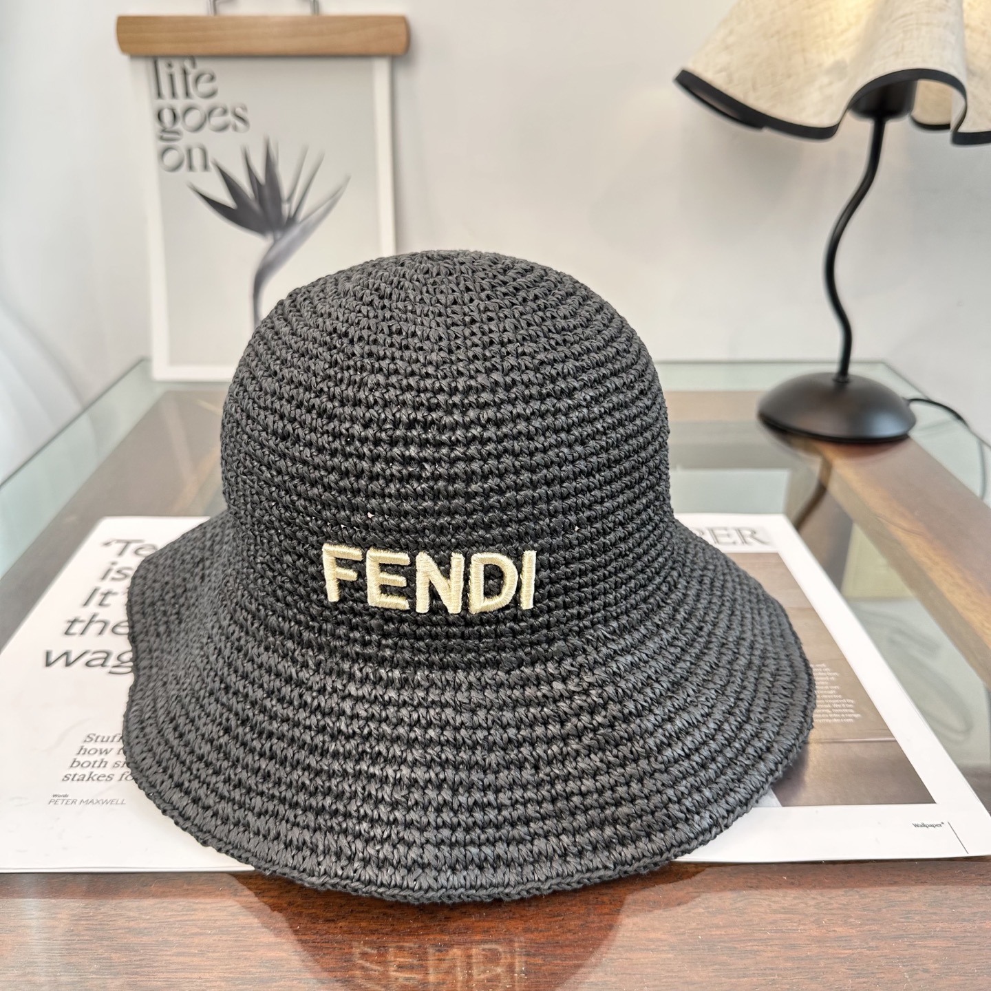 FENDI芬迪 新款拉菲草帽，纯手工钩织，产量极少，重工打造，专柜同款，头围57cm