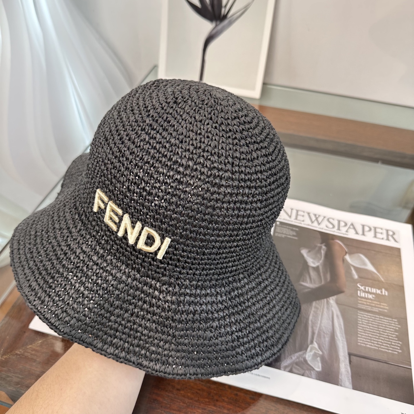FENDI芬迪 新款拉菲草帽，纯手工钩织，产量极少，重工打造，专柜同款，头围57cm