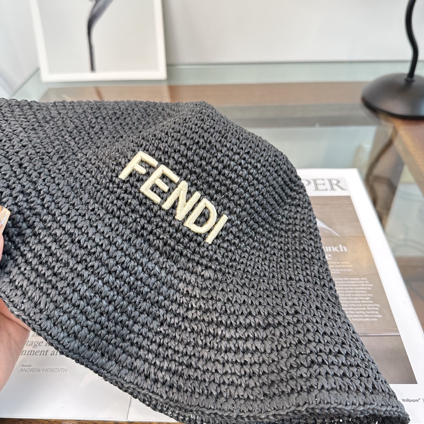 FENDI芬迪 新款拉菲草帽，纯手工钩织，产量极少，重工打造，专柜同款，头围57cm