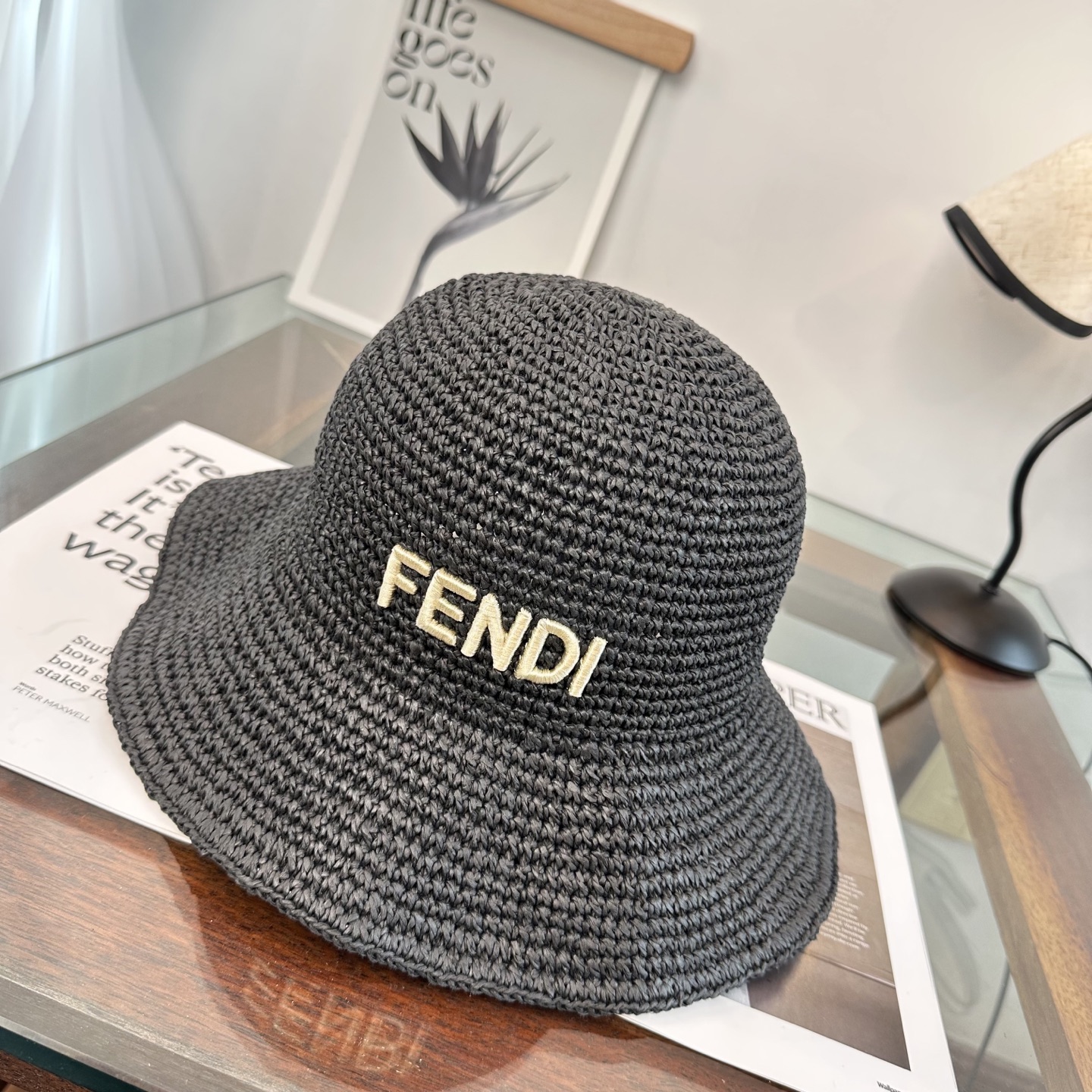 FENDI芬迪 新款拉菲草帽，纯手工钩织，产量极少，重工打造，专柜同款，头围57cm