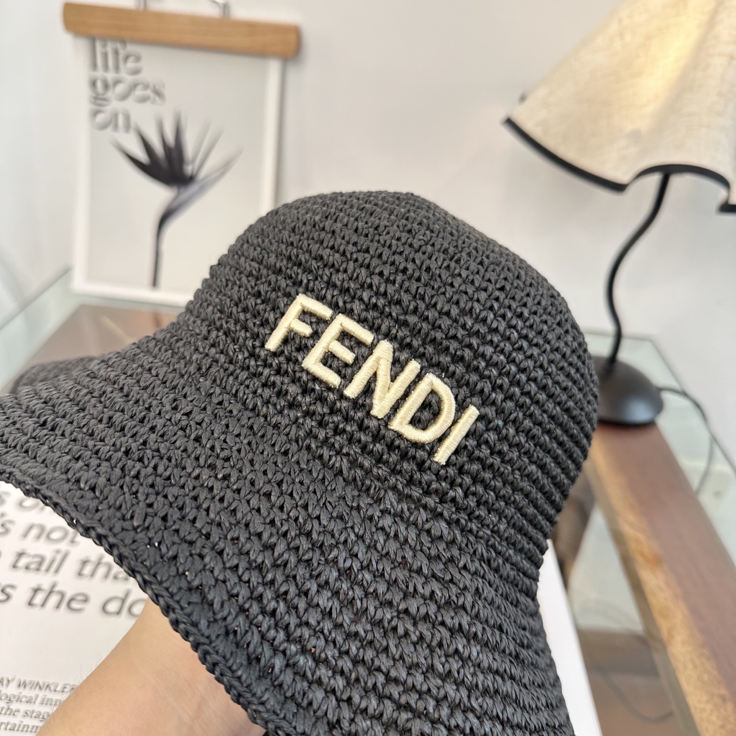 FENDI芬迪 新款拉菲草帽，纯手工钩织，产量极少，重工打造，专柜同款，头围57cm
