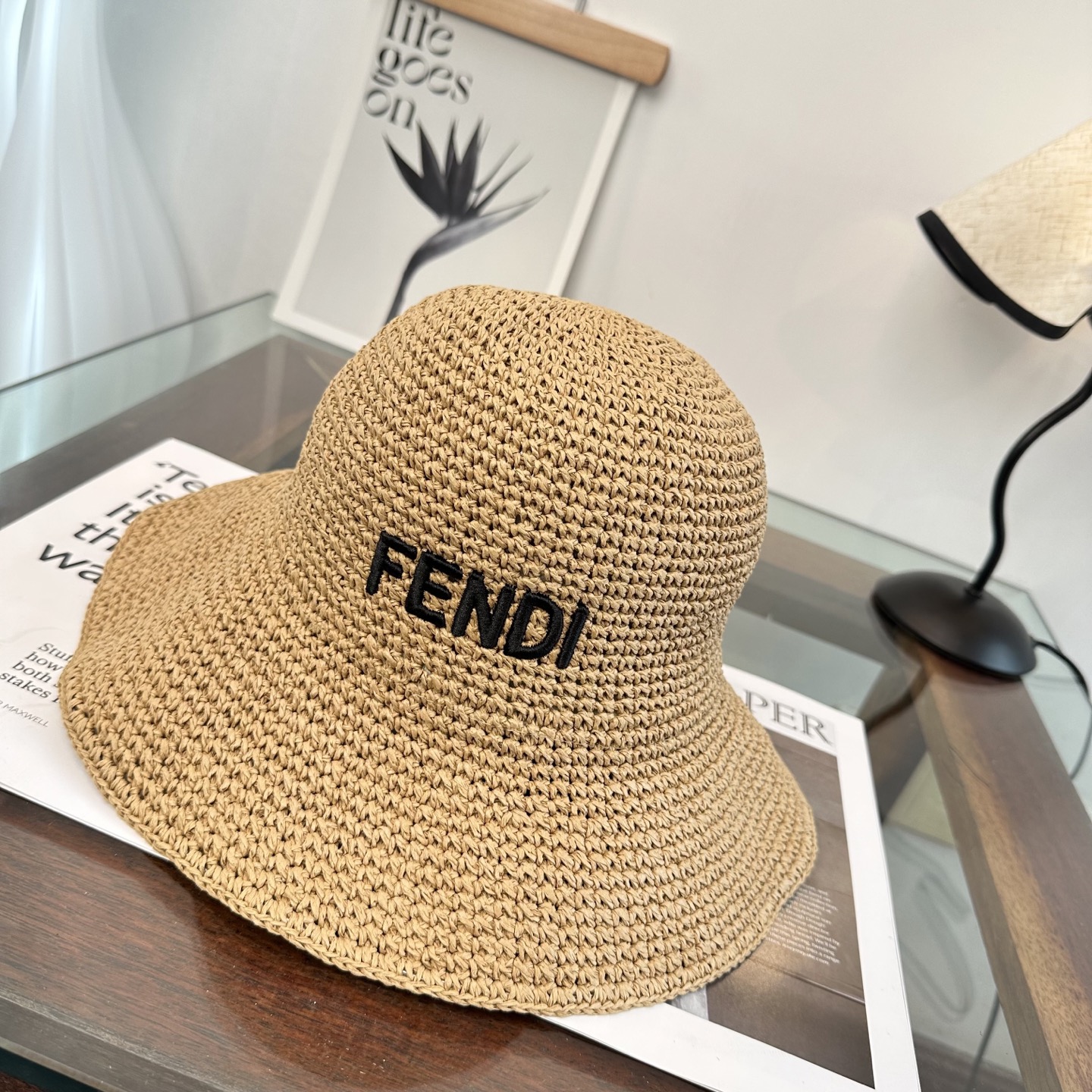 FENDI芬迪 新款拉菲草帽，纯手工钩织，产量极少，重工打造，专柜同款，头围57cm