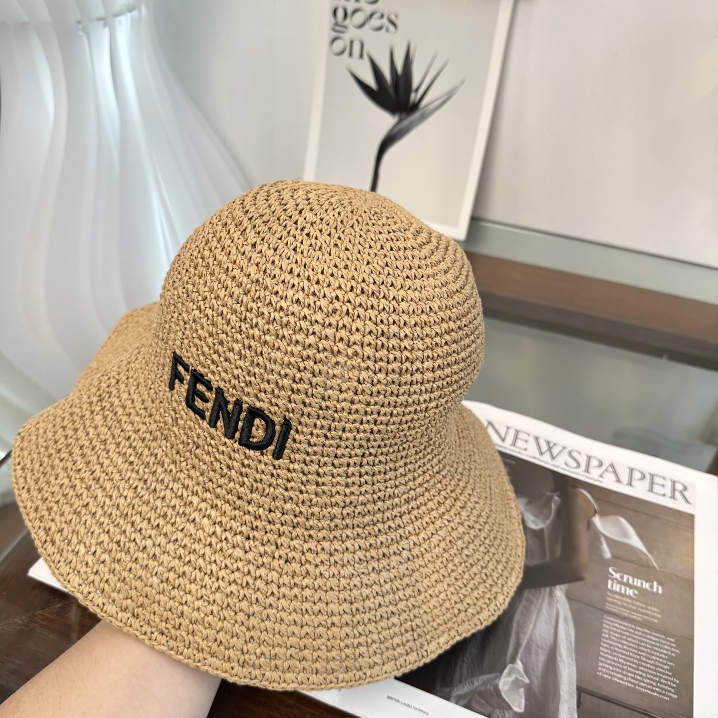 FENDI芬迪 新款拉菲草帽，纯手工钩织，产量极少，重工打造，专柜同款，头围57cm