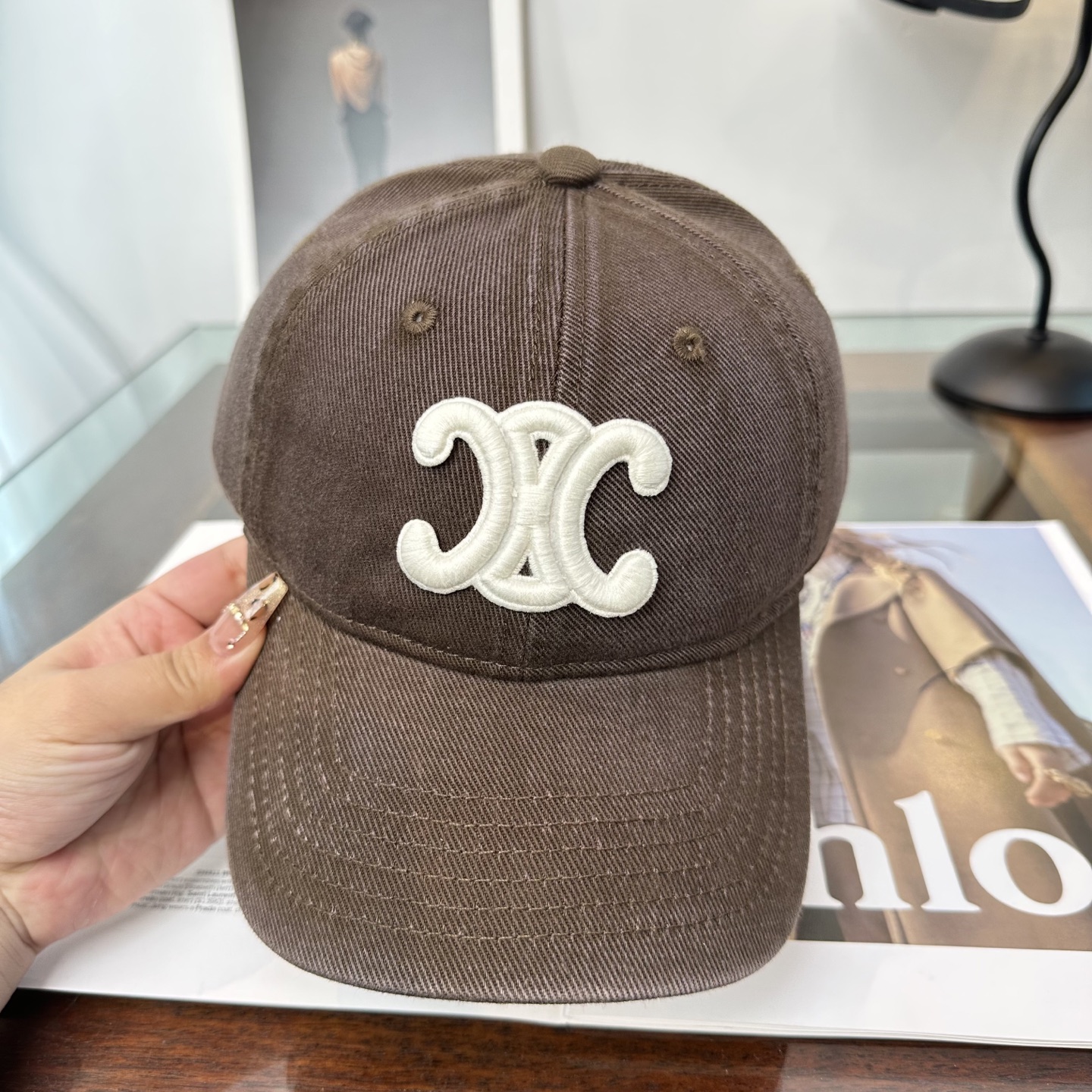 爆款CELINE（赛琳）简约明星同款最新棒球帽，时尚潮流，高端做工！每一个帽子都是用心之作！非一般的品质