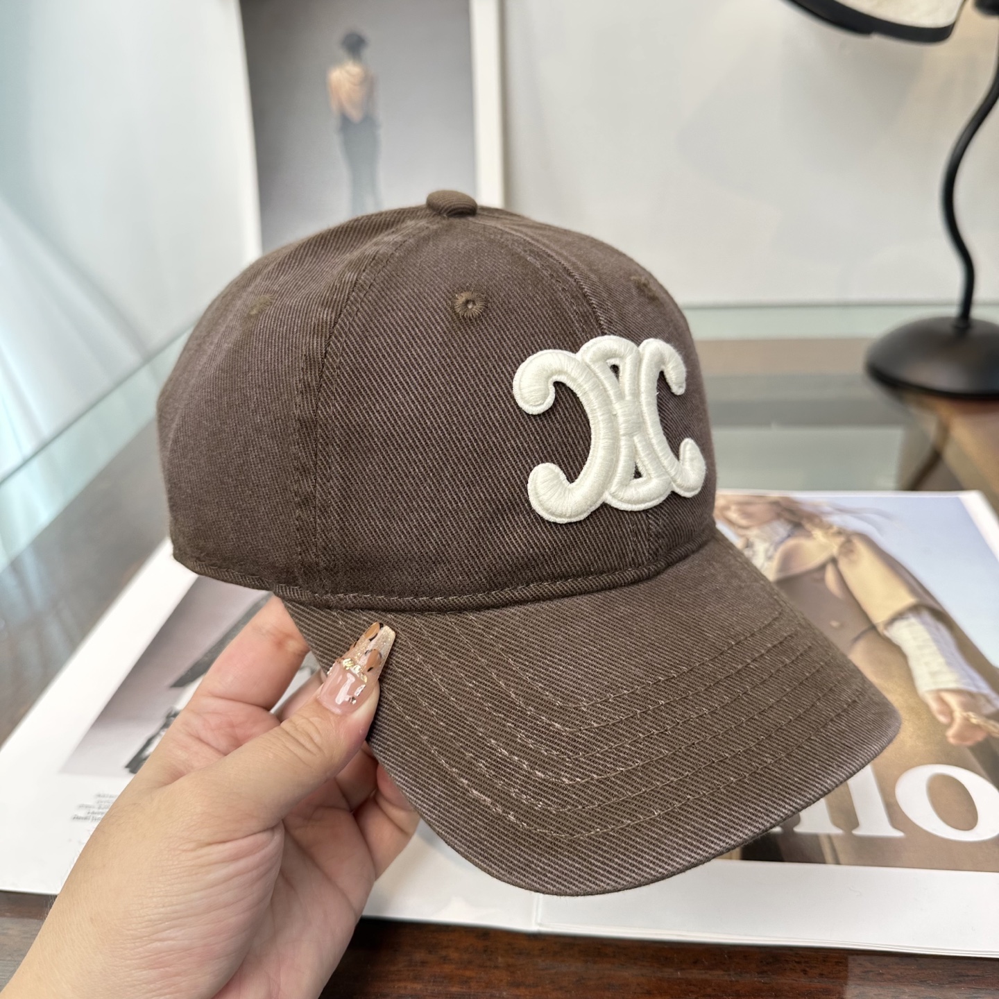 爆款CELINE（赛琳）简约明星同款最新棒球帽，时尚潮流，高端做工！每一个帽子都是用心之作！非一般的品质