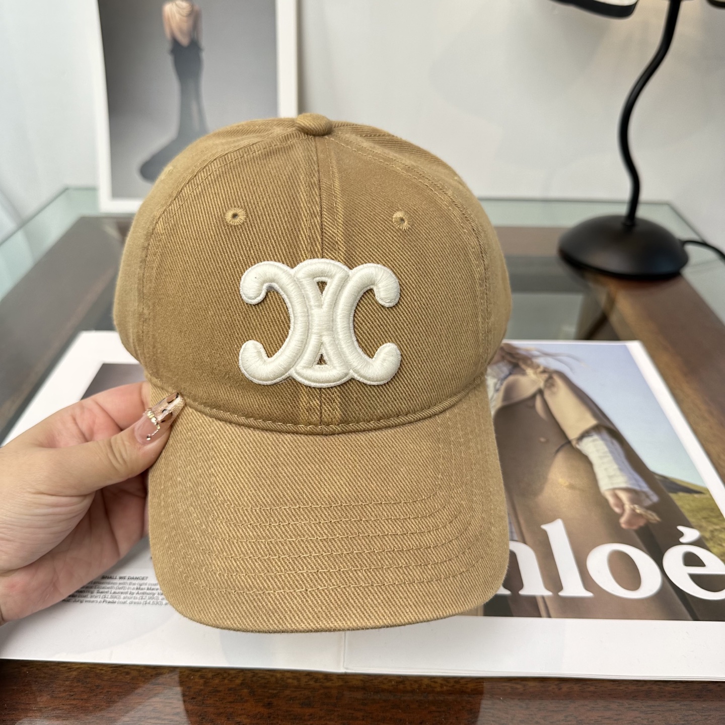 爆款CELINE（赛琳）简约明星同款最新棒球帽，时尚潮流，高端做工！每一个帽子都是用心之作！非一般的品质