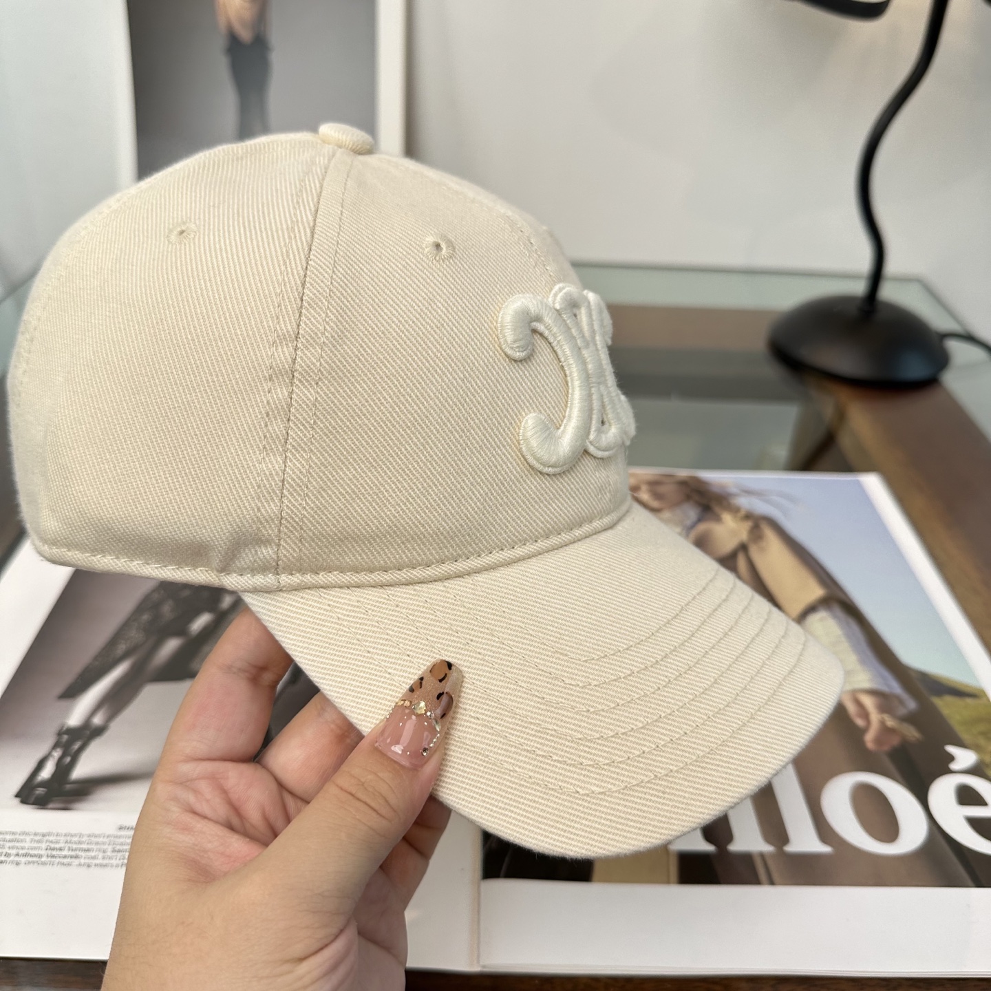 爆款CELINE（赛琳）简约明星同款最新棒球帽，时尚潮流，高端做工！每一个帽子都是用心之作！非一般的品质