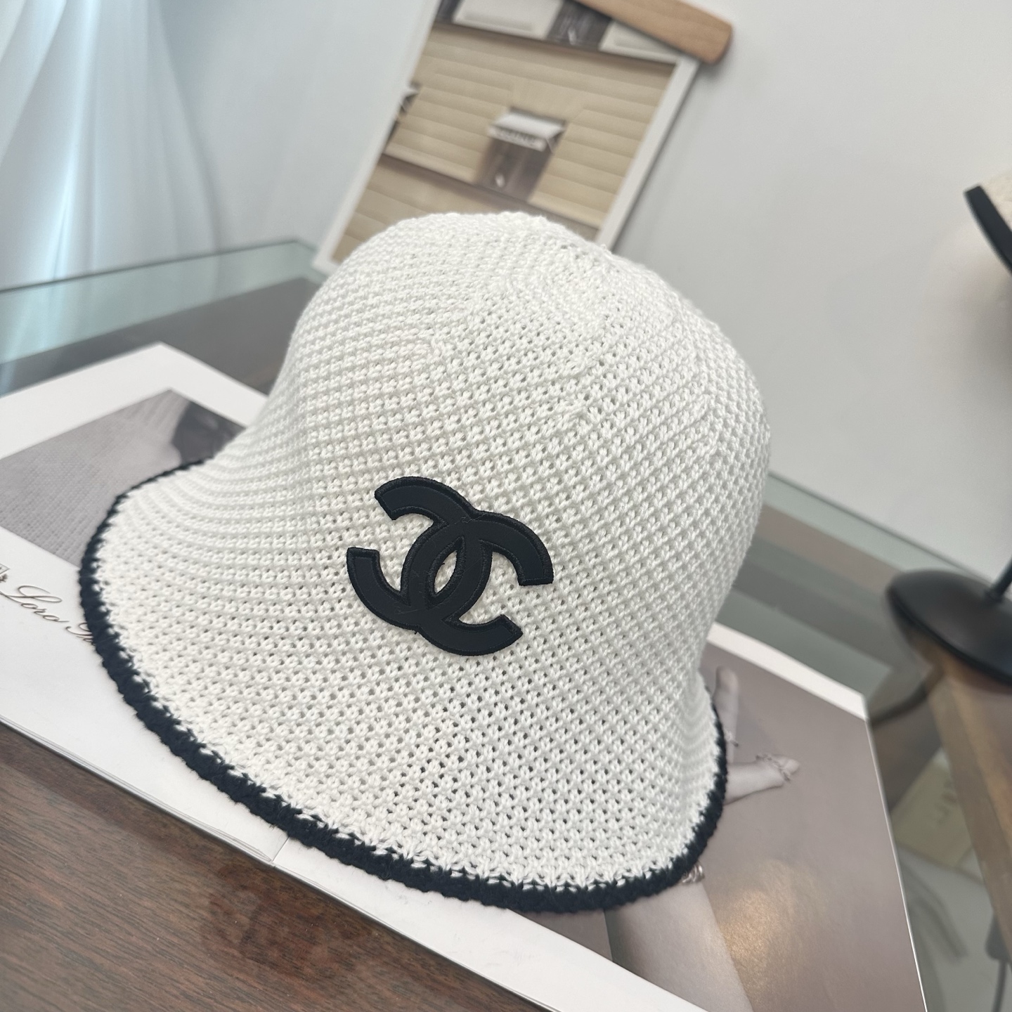 Chanel 渔夫帽 让兼顾时尚和遮阳的简约桶帽出游拍照📷拗造型必备敲显脸小