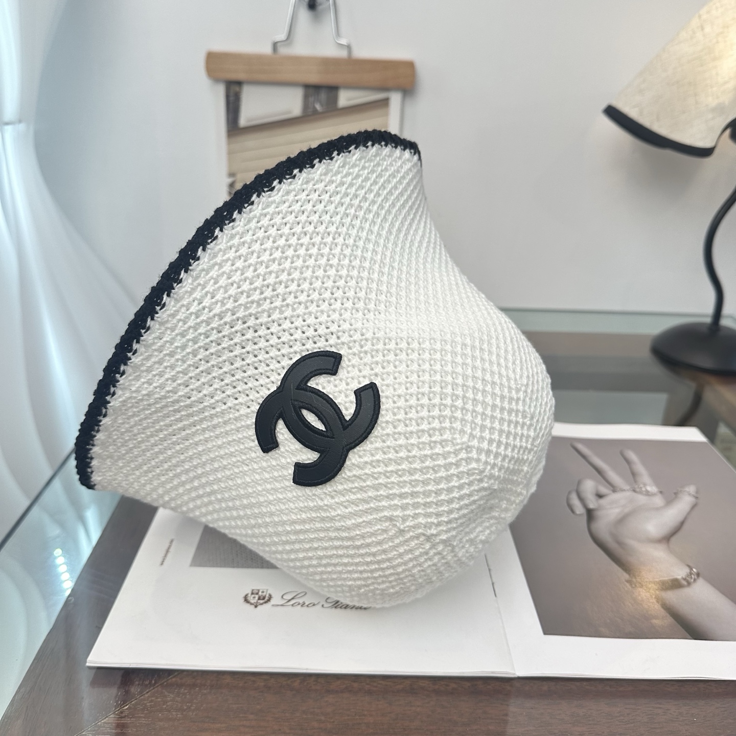 Chanel 渔夫帽 让兼顾时尚和遮阳的简约桶帽出游拍照📷拗造型必备敲显脸小