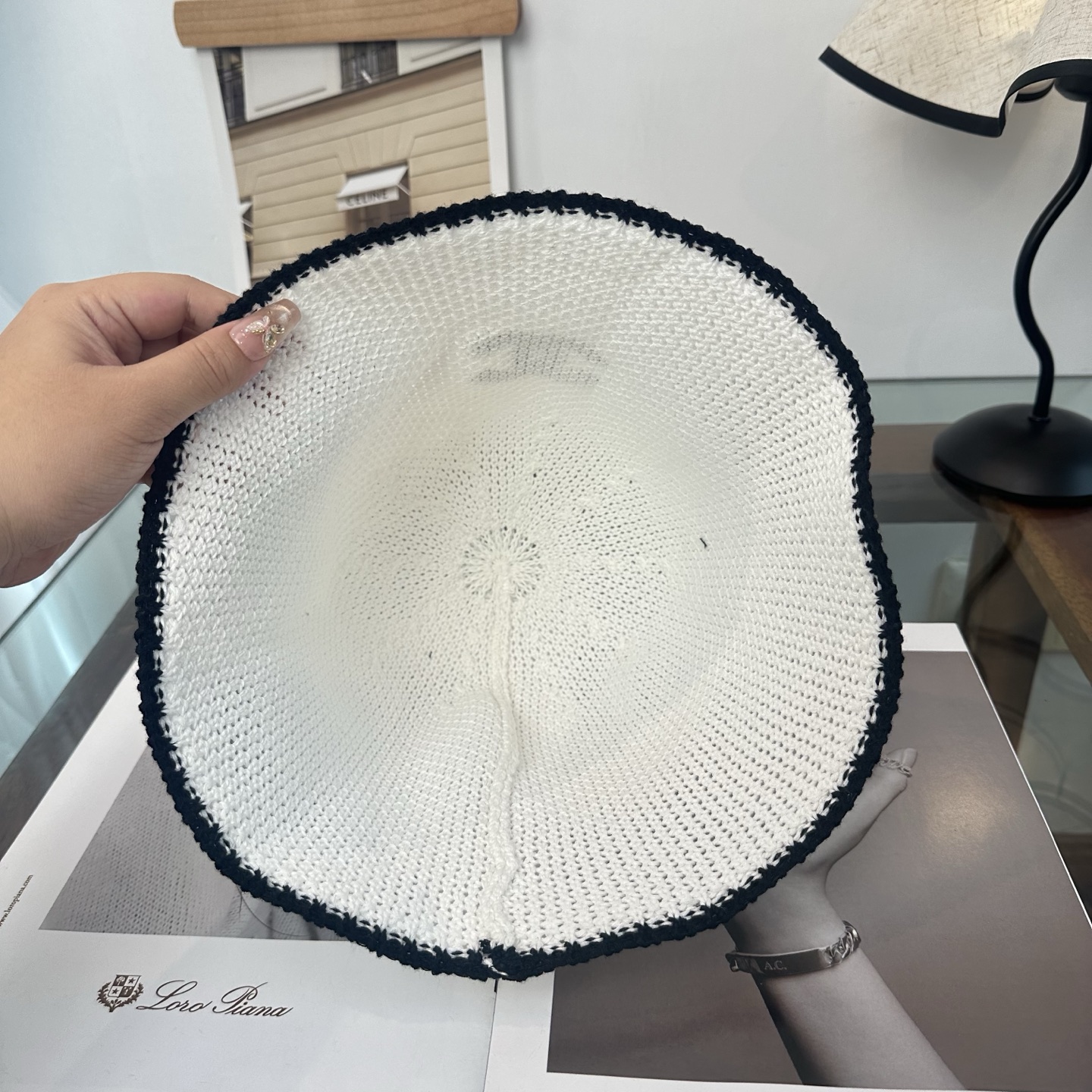 Chanel 渔夫帽 让兼顾时尚和遮阳的简约桶帽出游拍照📷拗造型必备敲显脸小