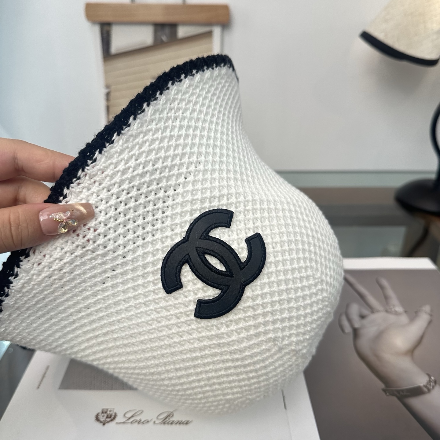 Chanel 渔夫帽 让兼顾时尚和遮阳的简约桶帽出游拍照📷拗造型必备敲显脸小