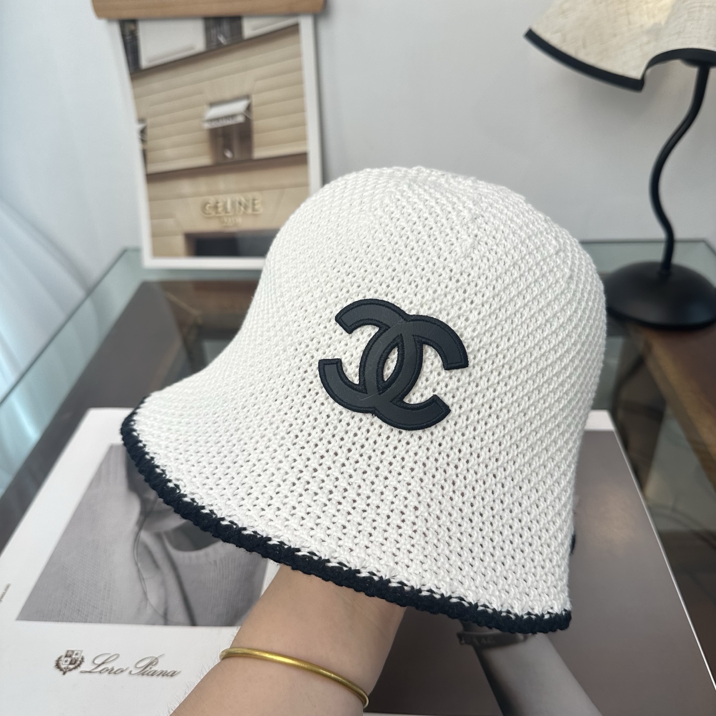 Chanel 渔夫帽 让兼顾时尚和遮阳的简约桶帽出游拍照📷拗造型必备敲显脸小