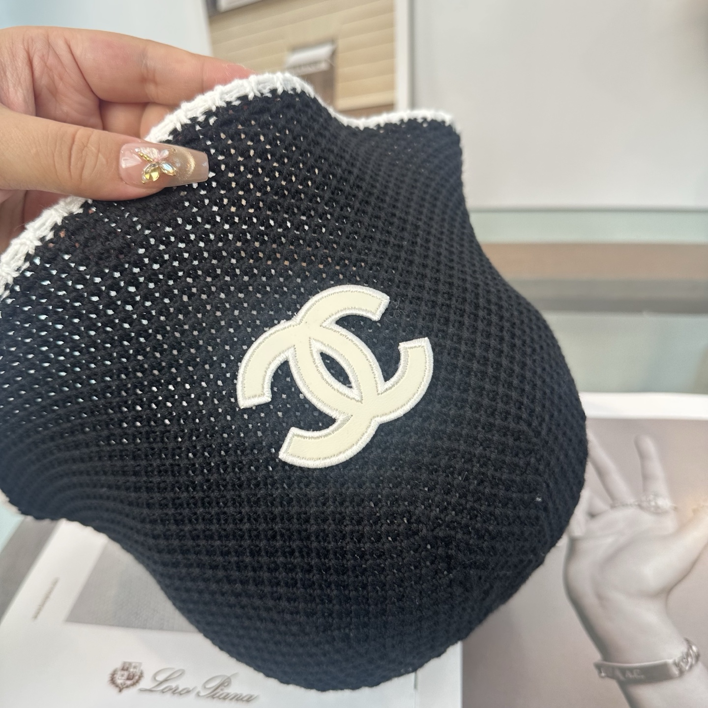Chanel 渔夫帽 让兼顾时尚和遮阳的简约桶帽出游拍照📷拗造型必备敲显脸小