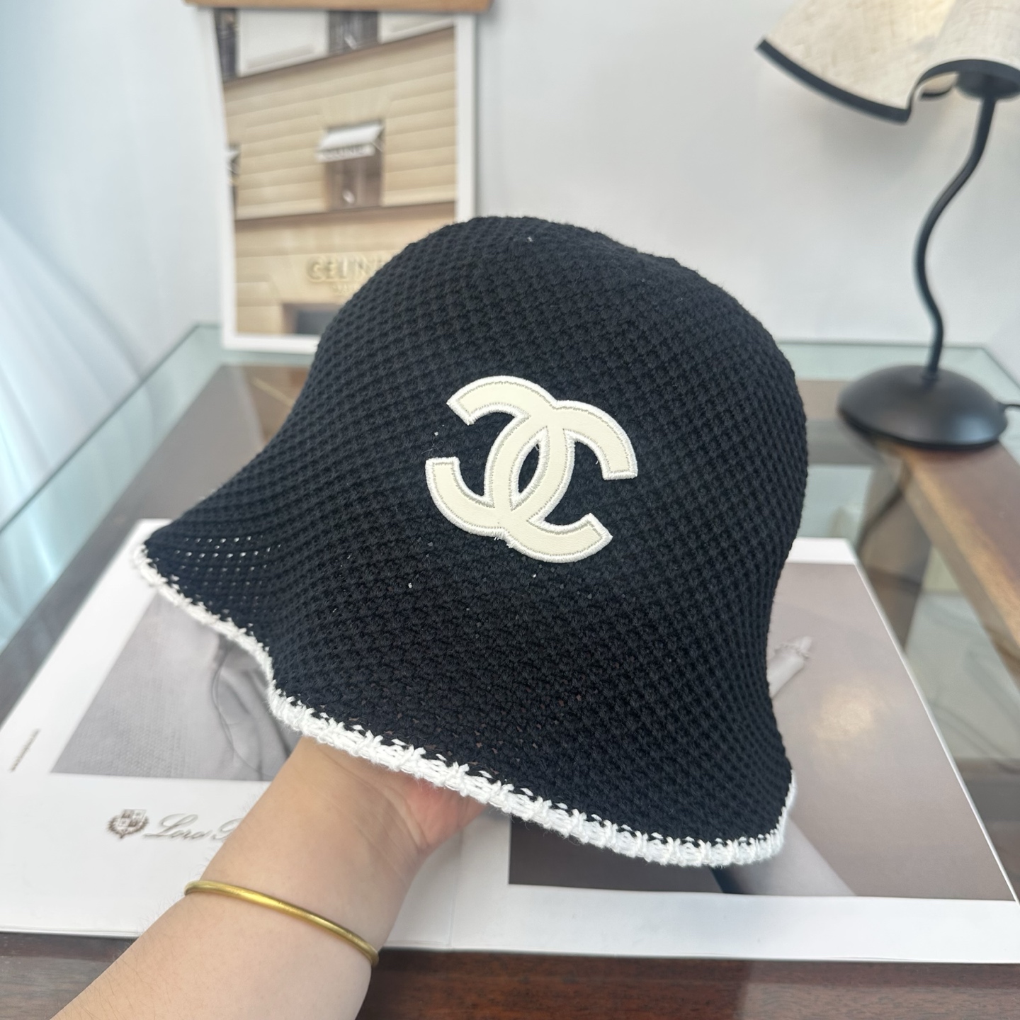 Chanel 渔夫帽 让兼顾时尚和遮阳的简约桶帽出游拍照📷拗造型必备敲显脸小
