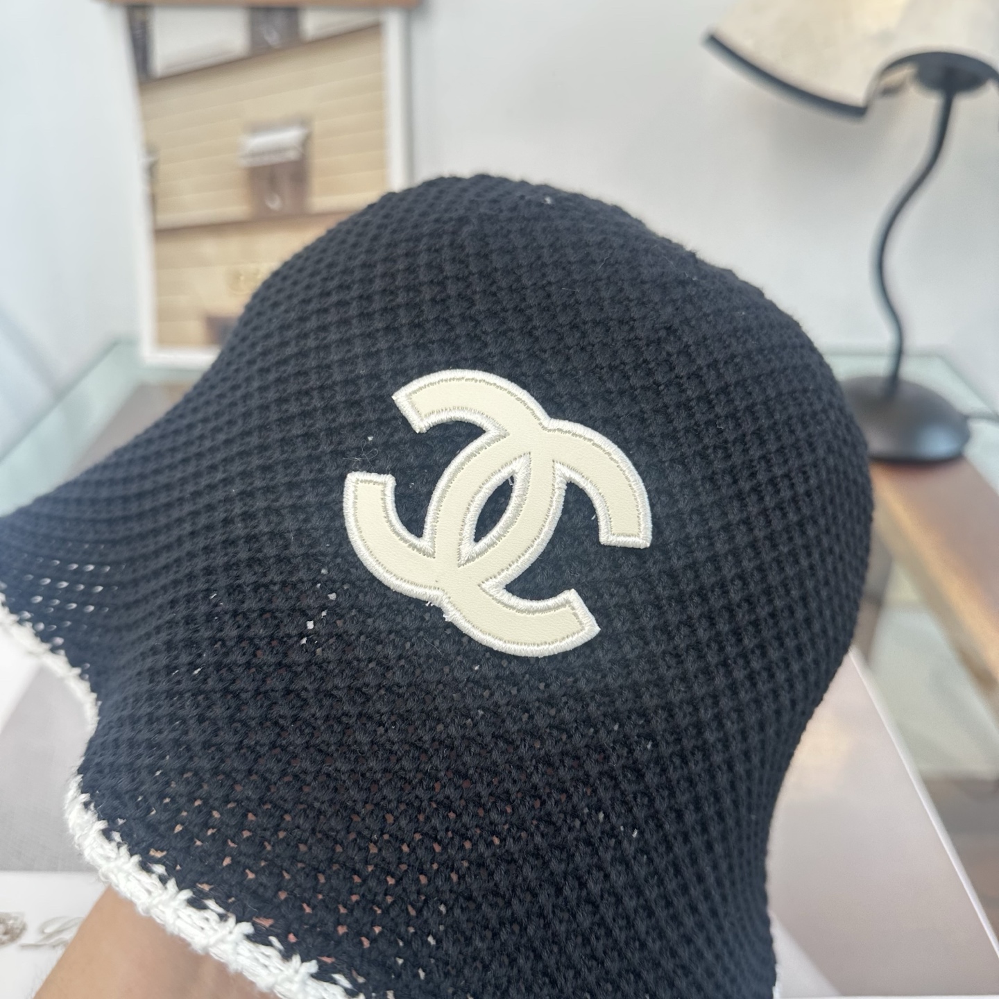 Chanel 渔夫帽 让兼顾时尚和遮阳的简约桶帽出游拍照📷拗造型必备敲显脸小