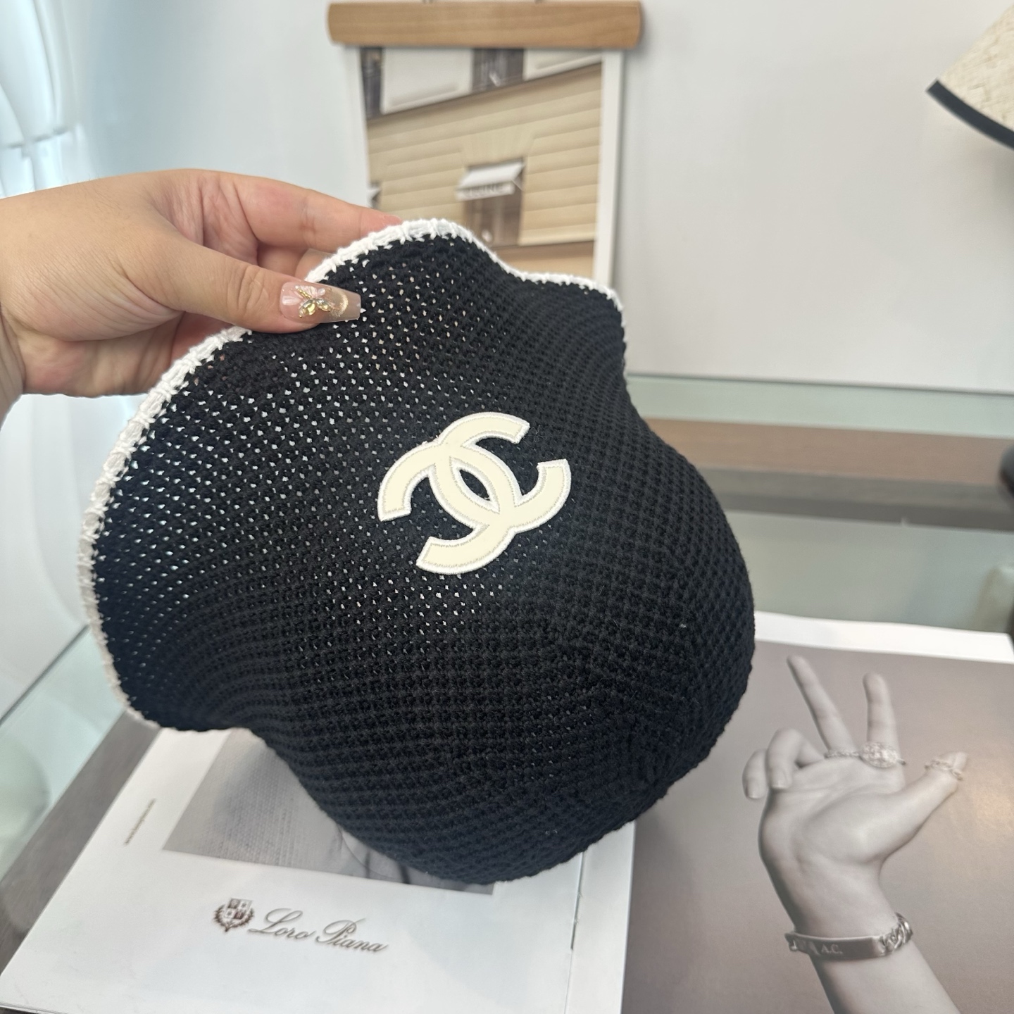 Chanel 渔夫帽 让兼顾时尚和遮阳的简约桶帽出游拍照📷拗造型必备敲显脸小
