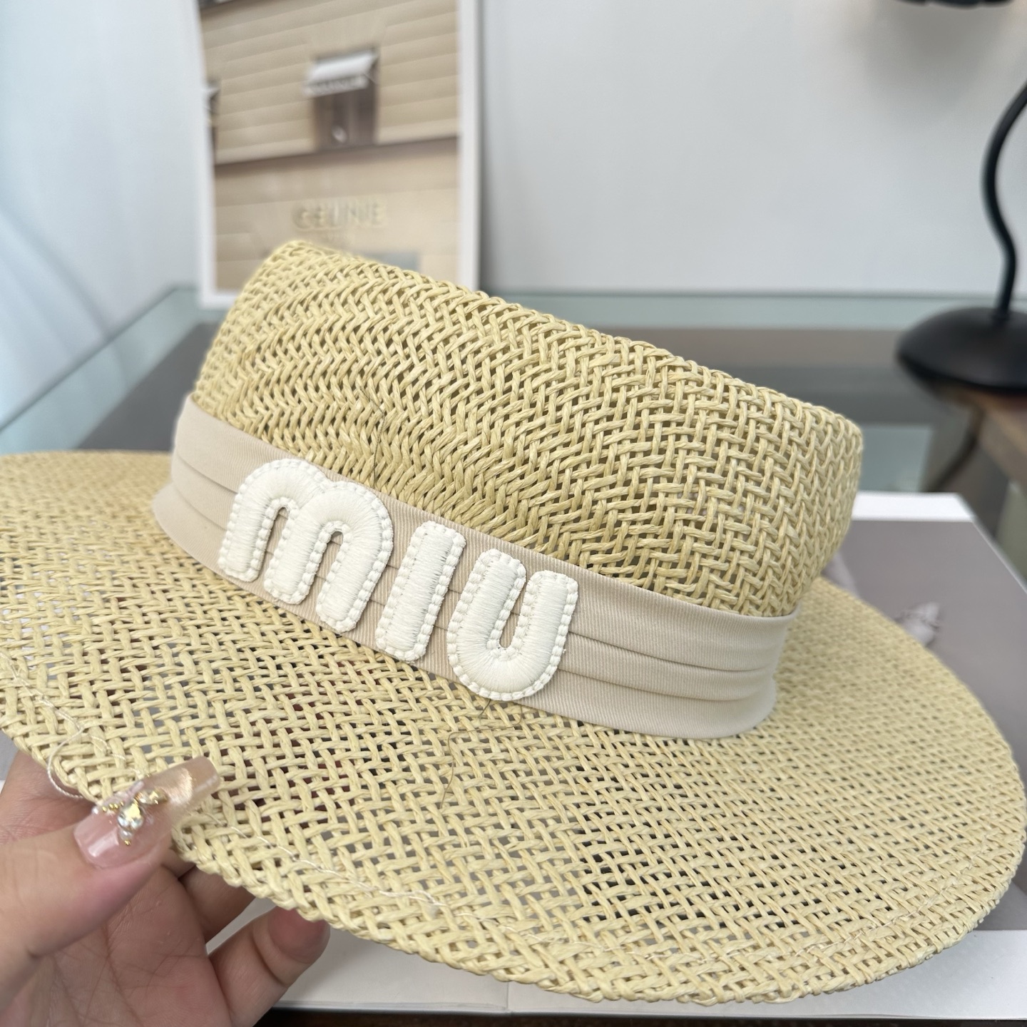 miumiu缪缪 2026新款平顶草帽 夏天海边首选～新款材质编织而成～质感满分💯