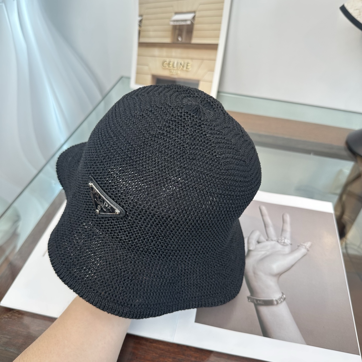 Prada 新款拉菲草帽，纯手工钩织，产量极少，重工打造， ，头围57cm