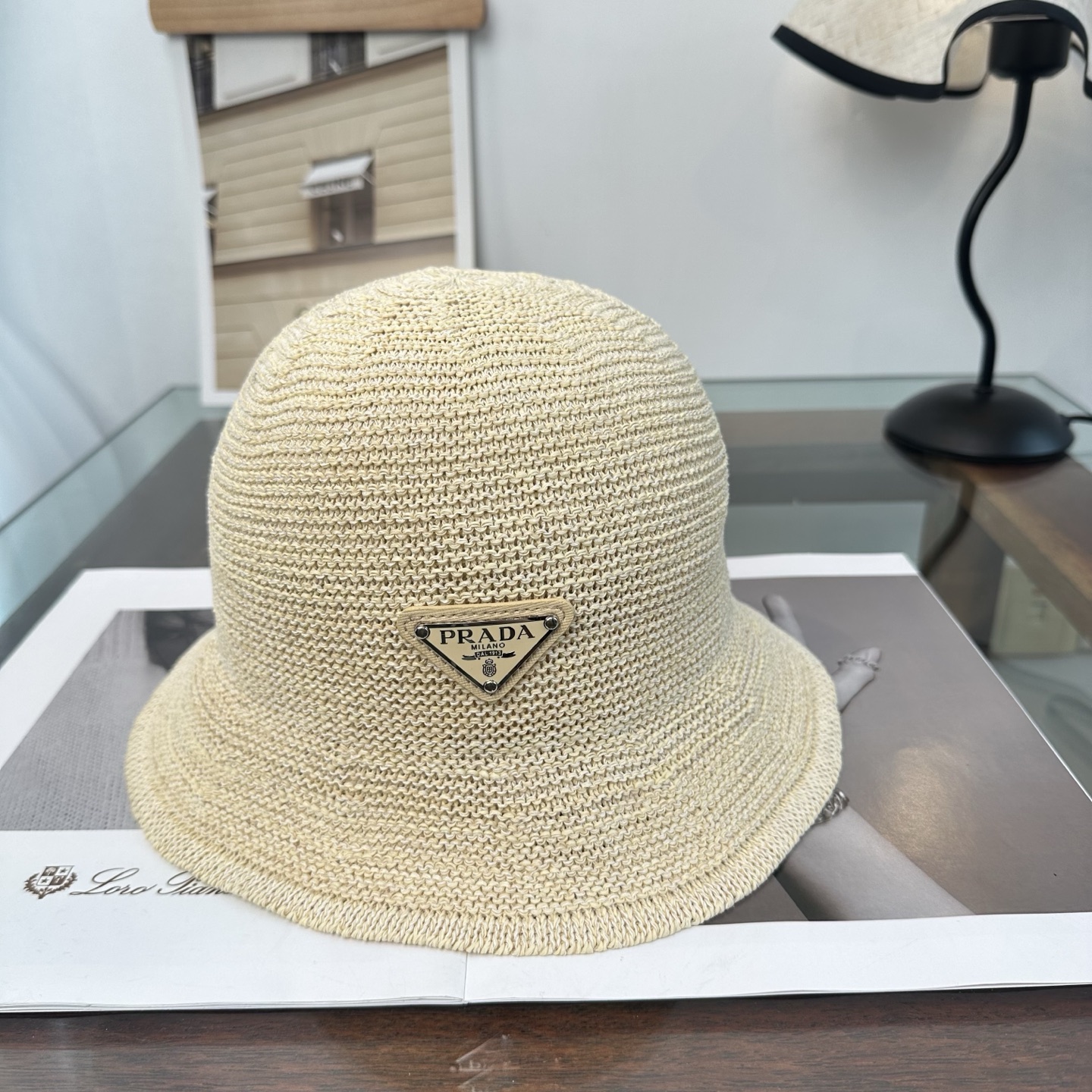 Prada 新款拉菲草帽，纯手工钩织，产量极少，重工打造， ，头围57cm
