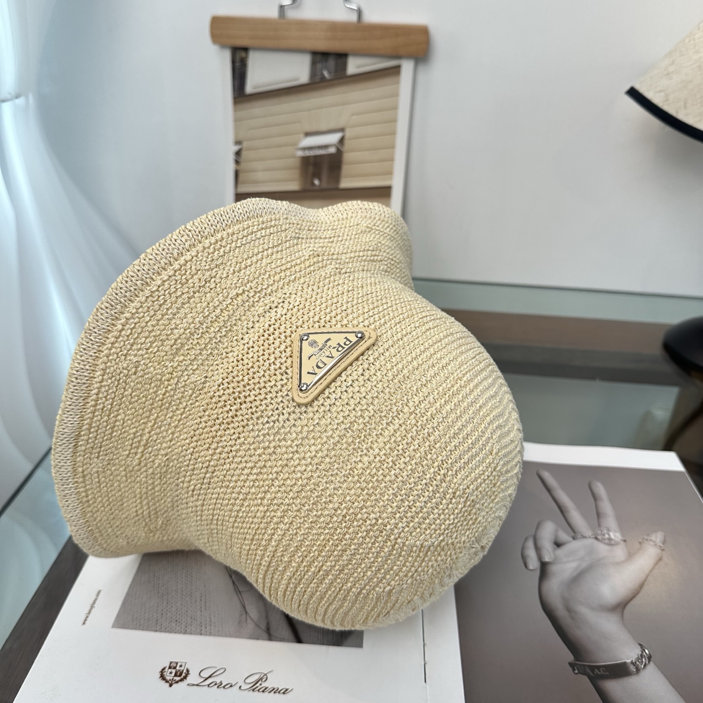 Prada 新款拉菲草帽，纯手工钩织，产量极少，重工打造， ，头围57cm