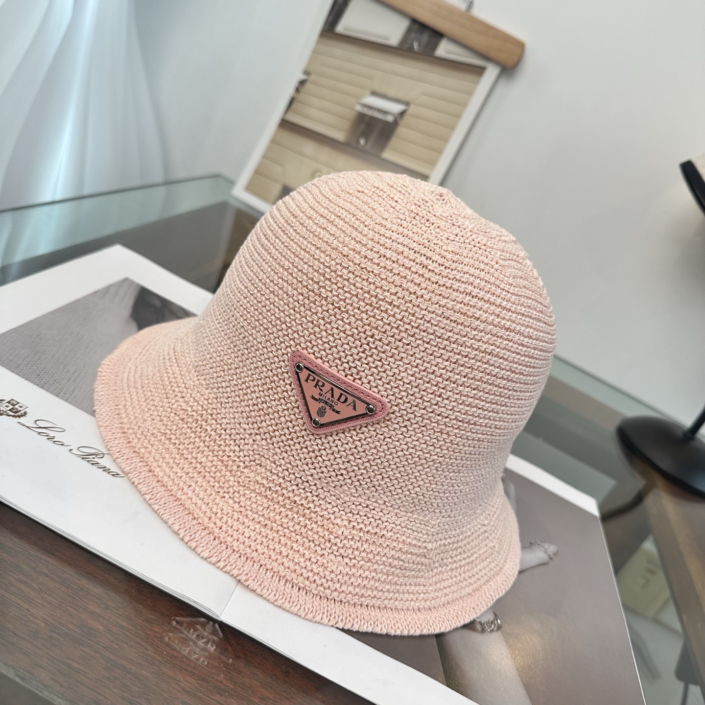 Prada 新款拉菲草帽，纯手工钩织，产量极少，重工打造， ，头围57cm