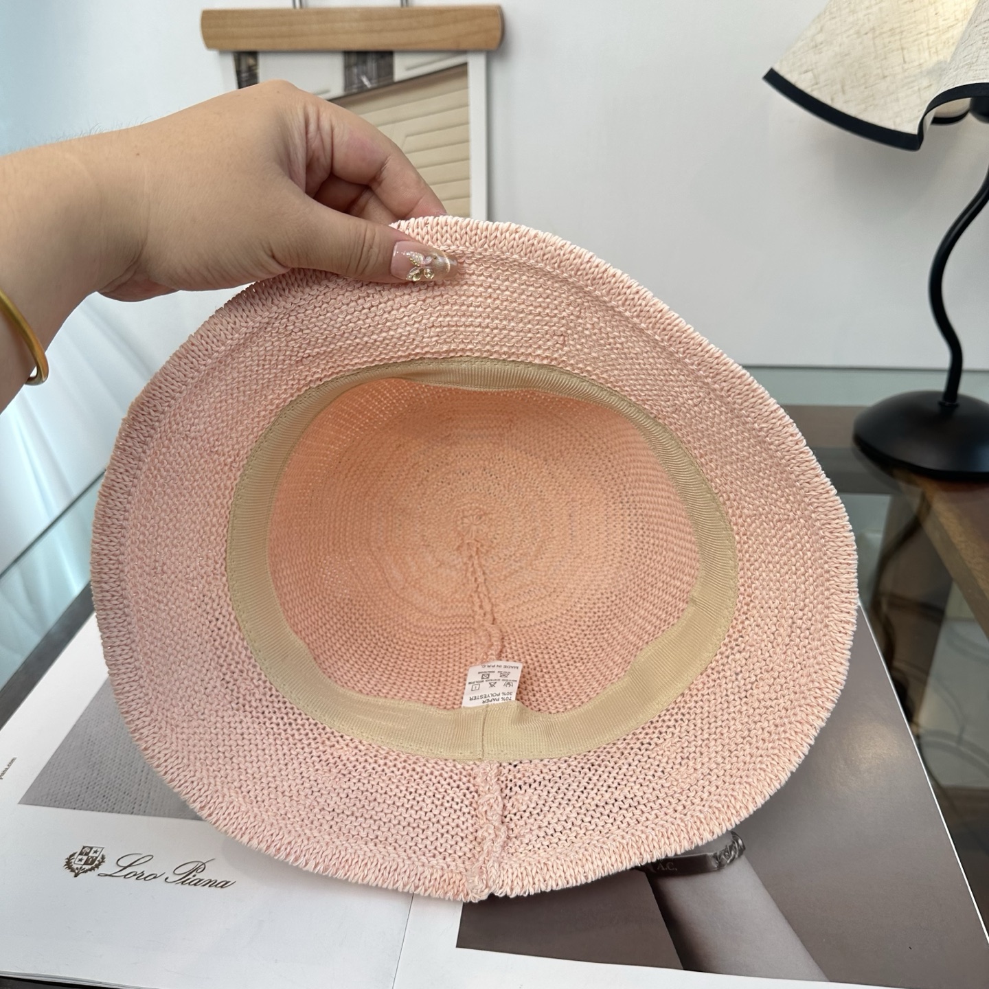 普拉达  新款拉菲草帽，纯手工钩织，产量极少，重工打造，专柜同款，头围57cm