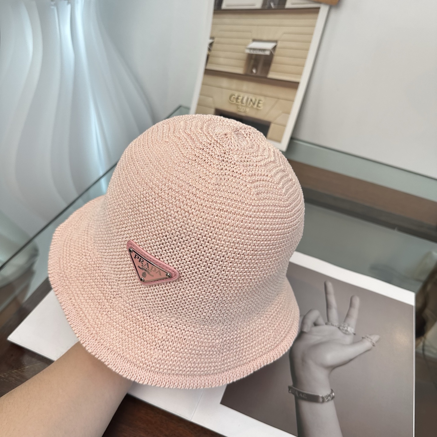 Prada 新款拉菲草帽，纯手工钩织，产量极少，重工打造， ，头围57cm