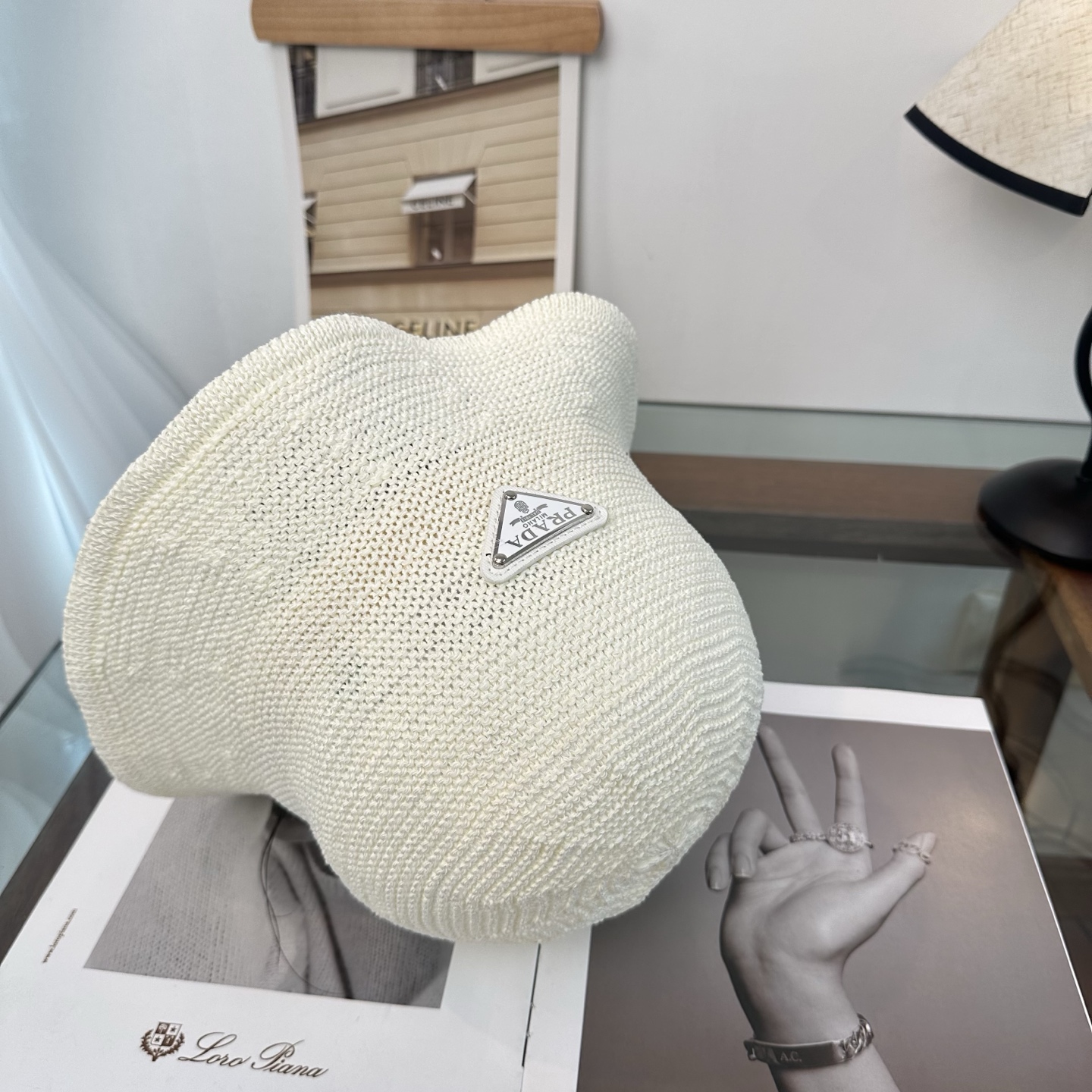 Prada 新款拉菲草帽，纯手工钩织，产量极少，重工打造， ，头围57cm