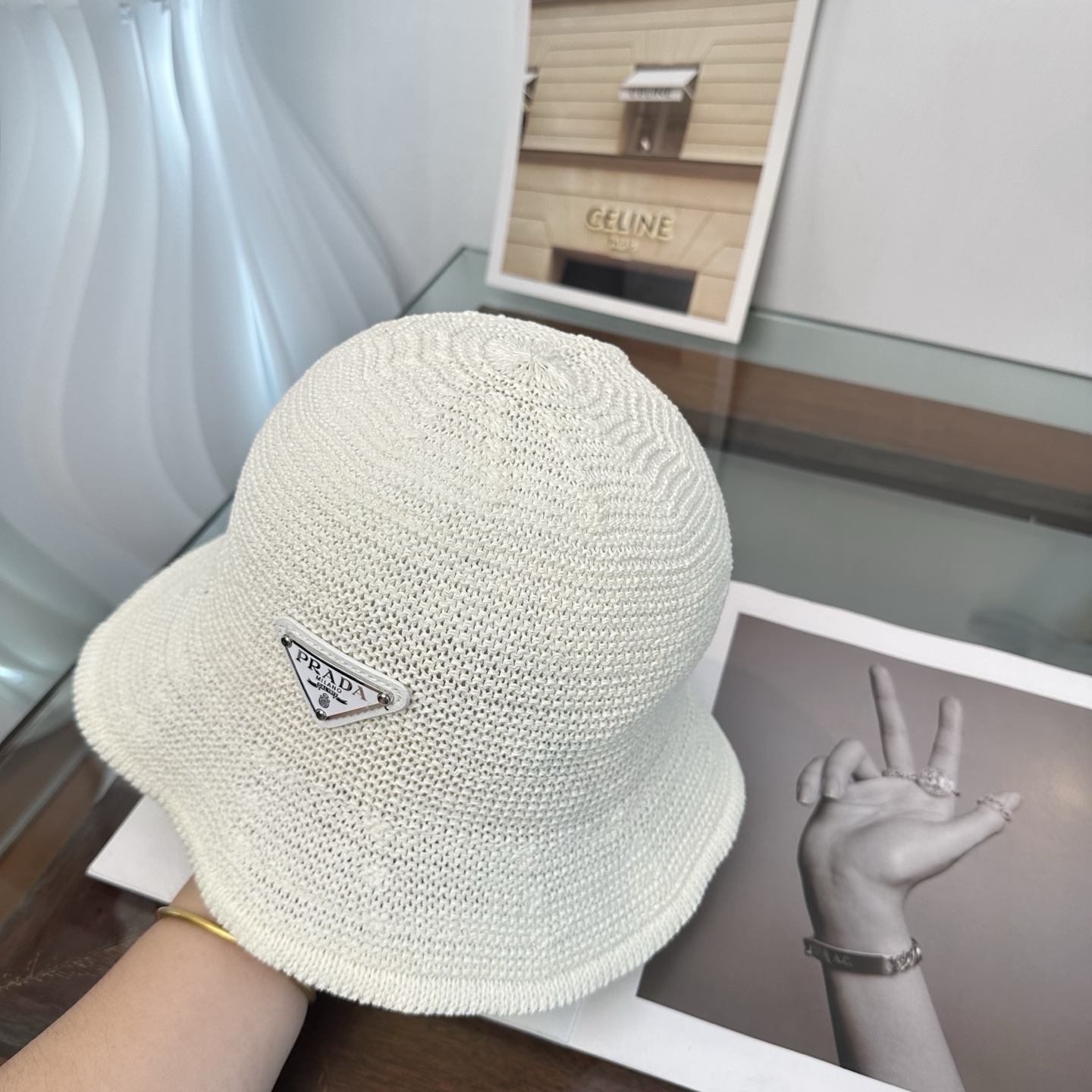 Prada 新款拉菲草帽，纯手工钩织，产量极少，重工打造， ，头围57cm