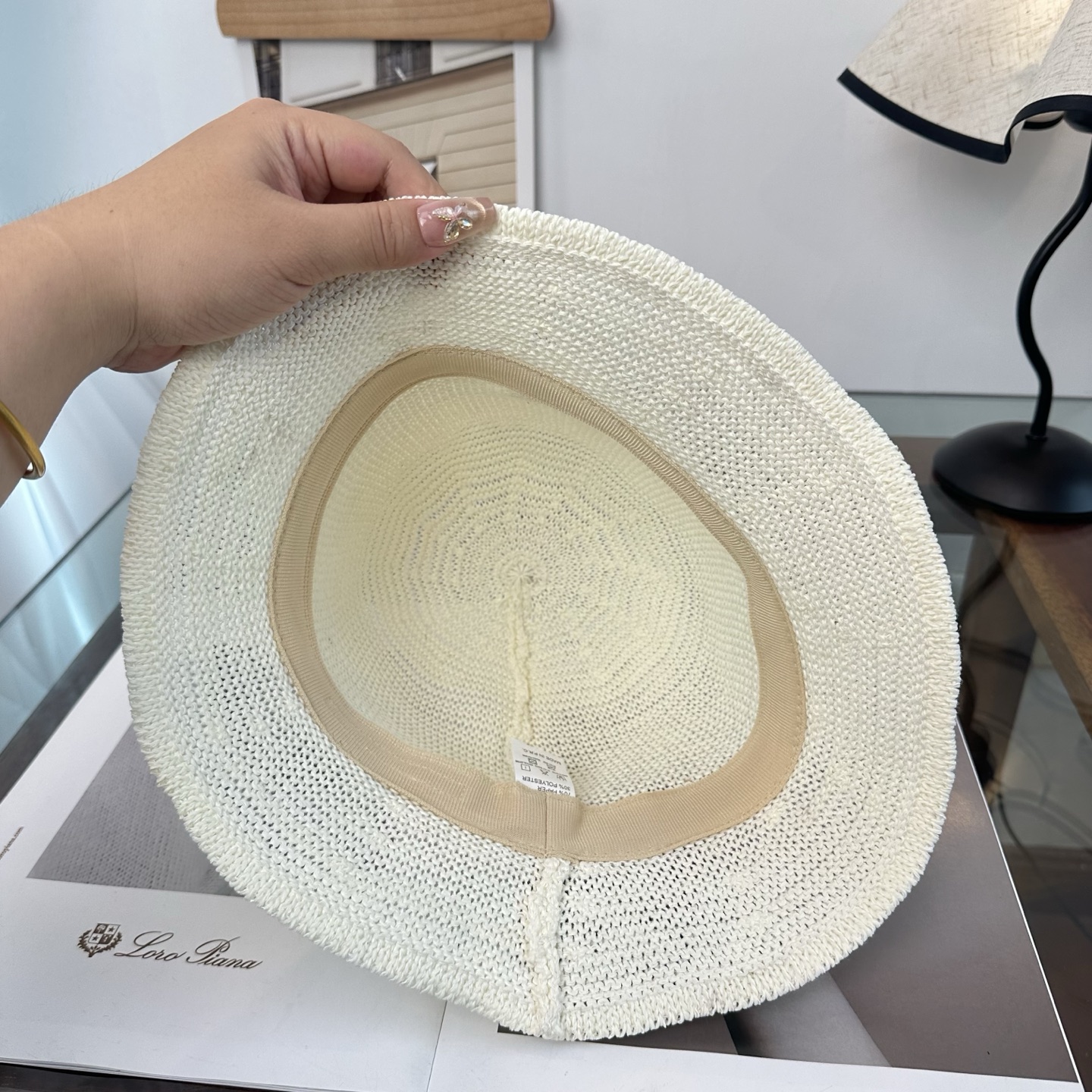 普拉达  新款拉菲草帽，纯手工钩织，产量极少，重工打造，专柜同款，头围57cm