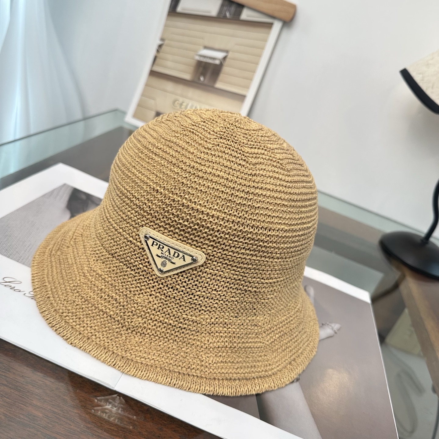 Prada 新款拉菲草帽，纯手工钩织，产量极少，重工打造， ，头围57cm