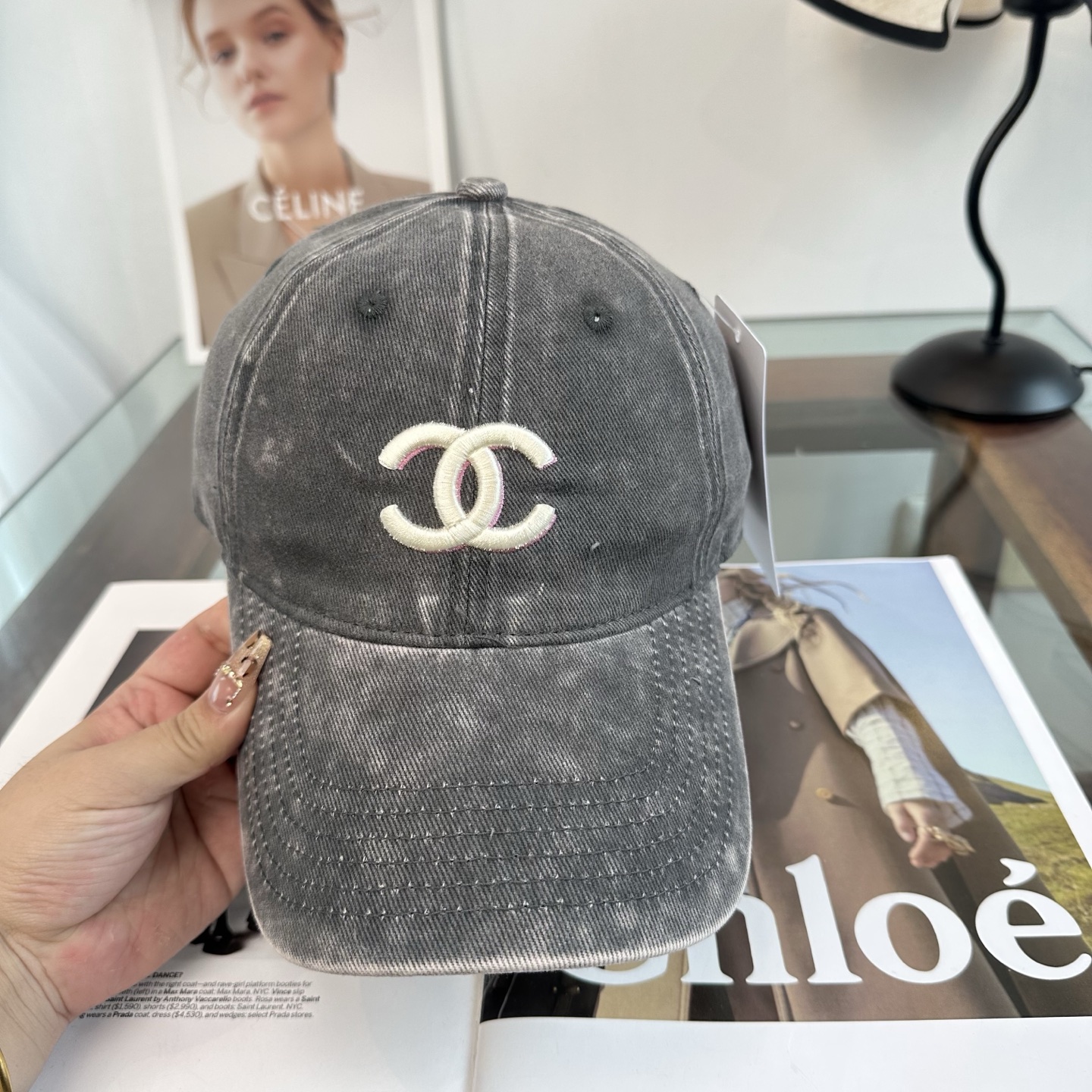 CHANEL香奈儿 新款棒球帽帽子的版型很好，不管怎么搭配都好看，春夏look配饰😎