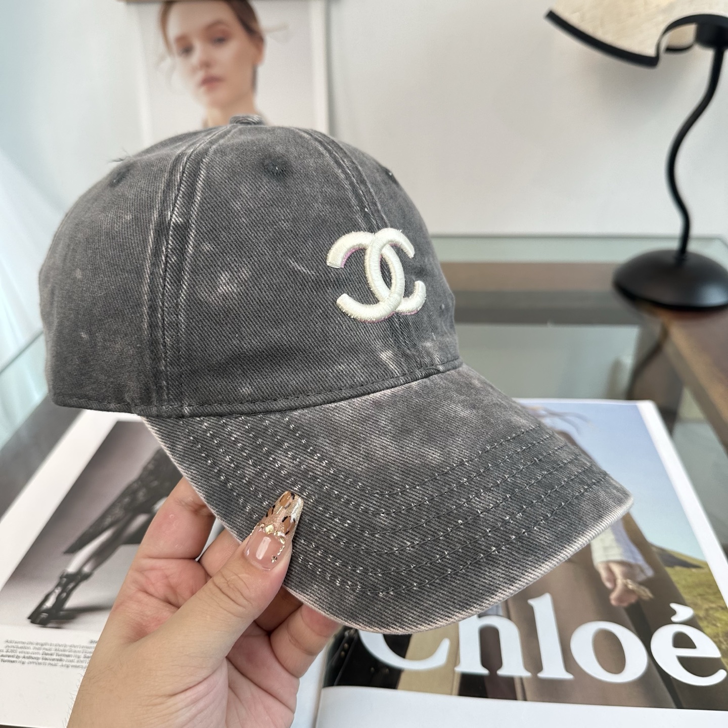 CHANEL香奈儿 新款棒球帽帽子的版型很好，不管怎么搭配都好看，春夏look配饰😎
