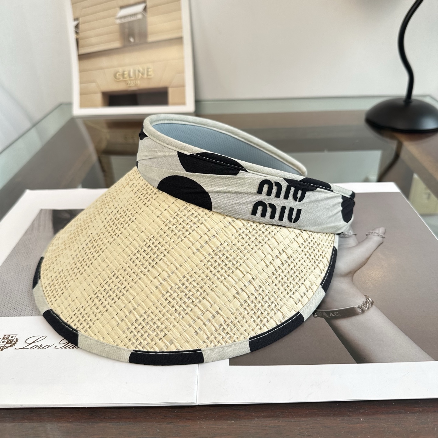 miumiu 缪缪 夏季空顶帽，跑步遮阳防晒两不误，夏季必备单品，戴着不闷热，非常有活力的一款，超级无敌