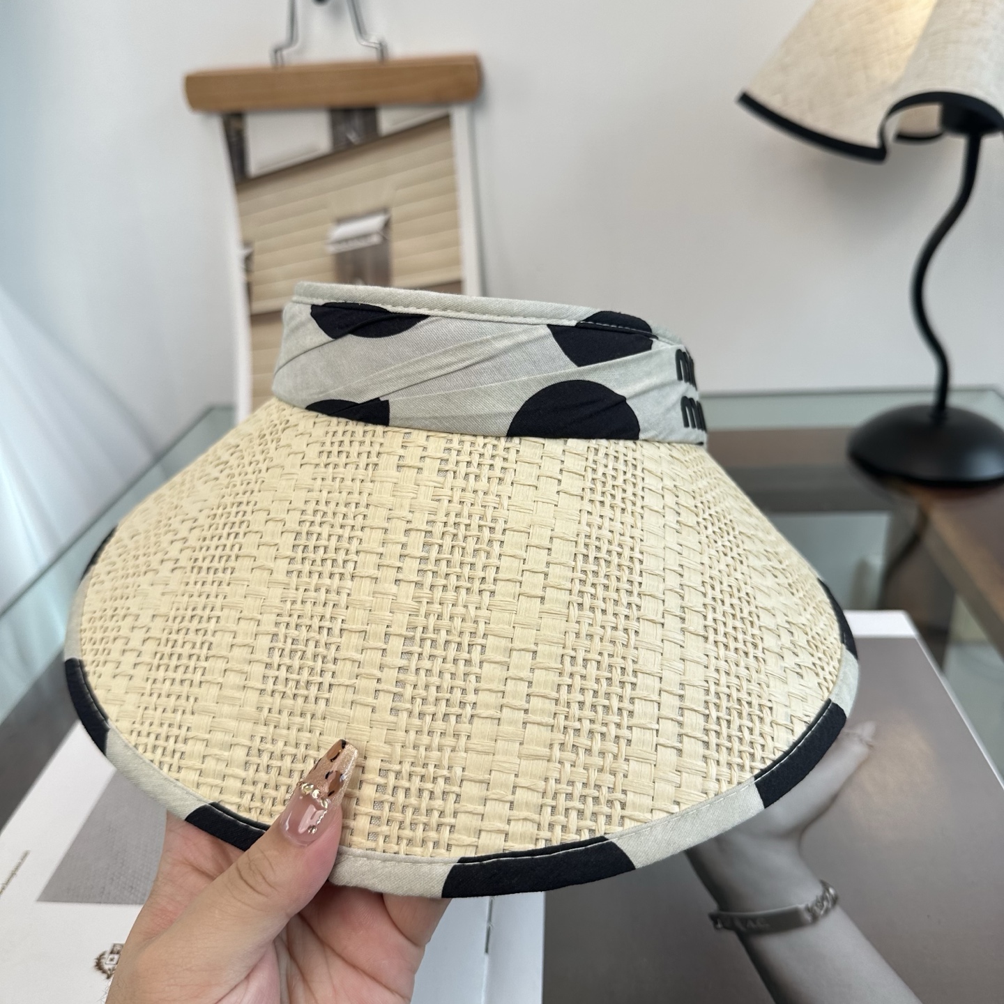 miumiu 缪缪 夏季空顶帽，跑步遮阳防晒两不误，夏季必备单品，戴着不闷热，非常有活力的一款，超级无敌