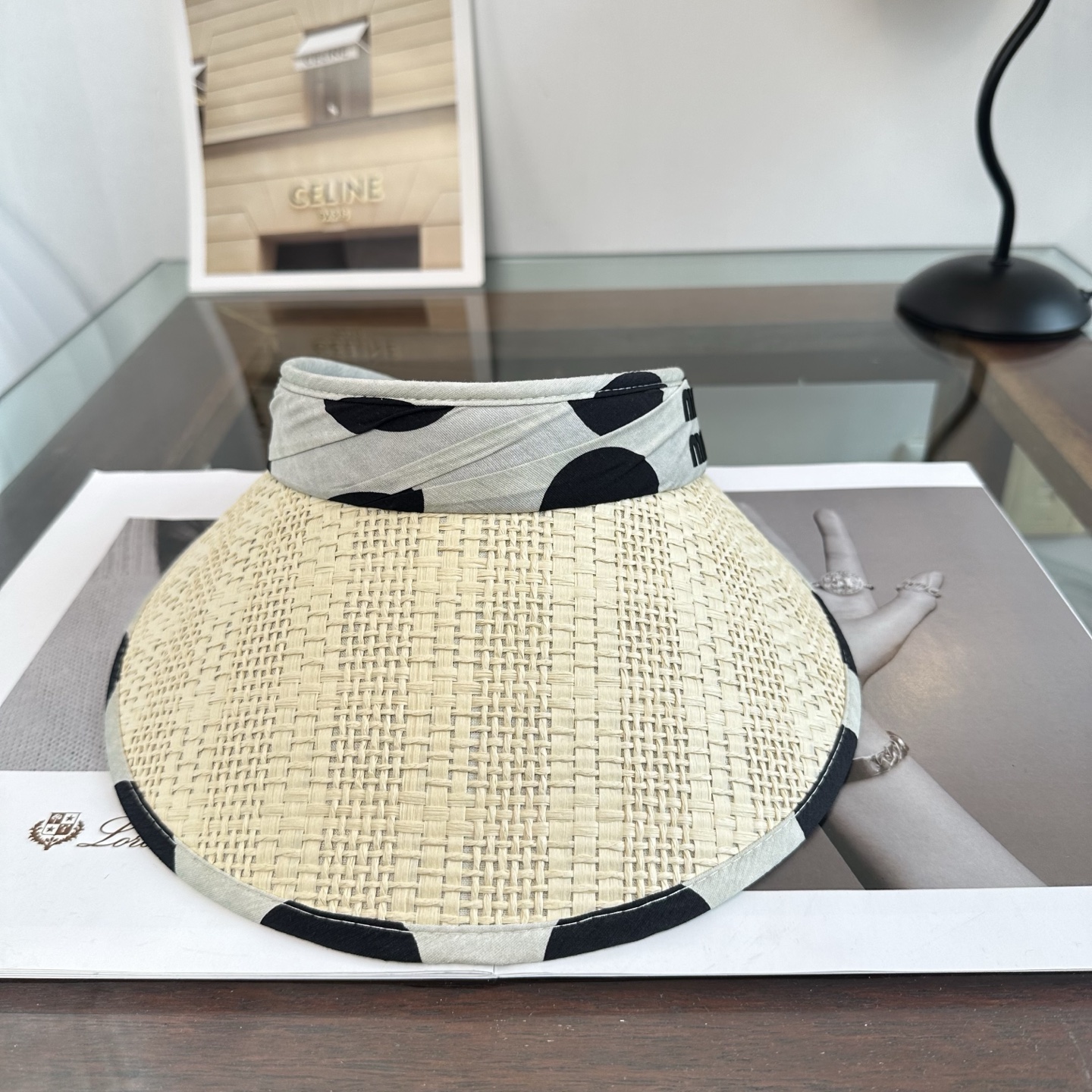 miumiu 缪缪 夏季空顶帽，跑步遮阳防晒两不误，夏季必备单品，戴着不闷热，非常有活力的一款，超级无敌