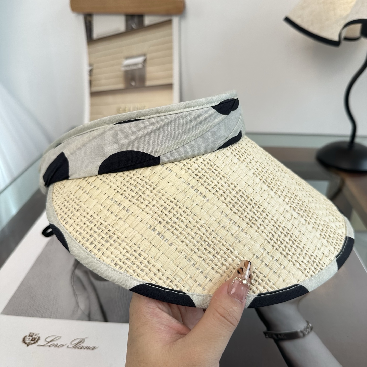 miumiu 缪缪 夏季空顶帽，跑步遮阳防晒两不误，夏季必备单品，戴着不闷热，非常有活力的一款，超级无敌