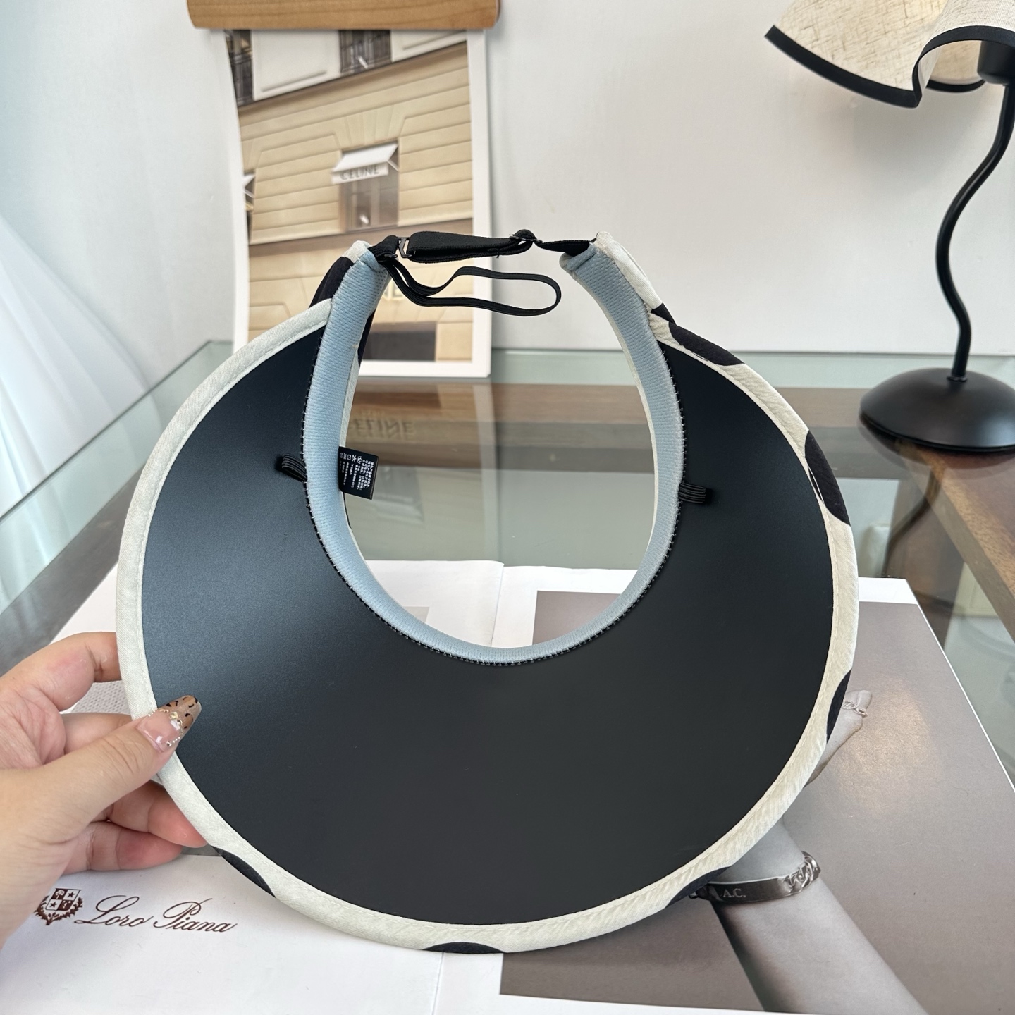 miumiu 缪缪 夏季空顶帽，跑步遮阳防晒两不误，夏季必备单品，戴着不闷热，非常有活力的一款，超级无敌