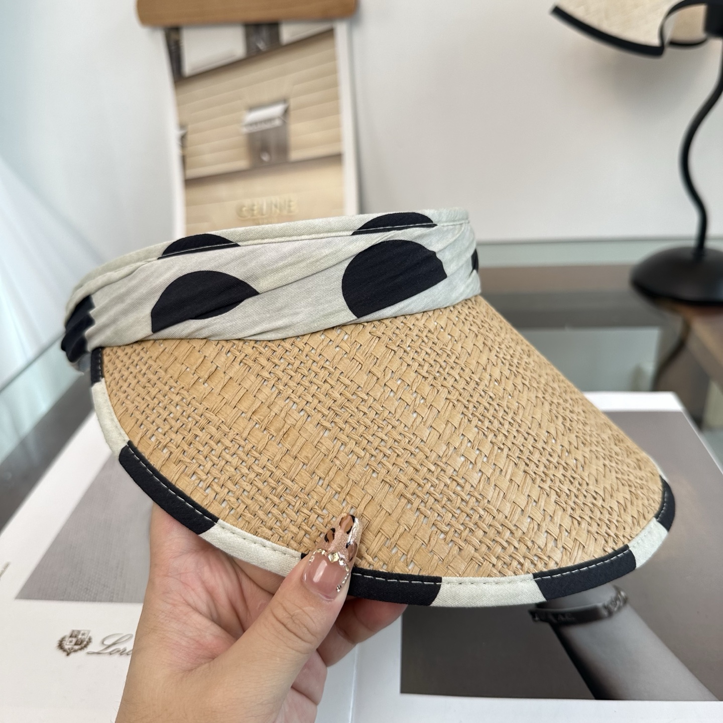 miumiu 缪缪 夏季空顶帽，跑步遮阳防晒两不误，夏季必备单品，戴着不闷热，非常有活力的一款，超级无敌
