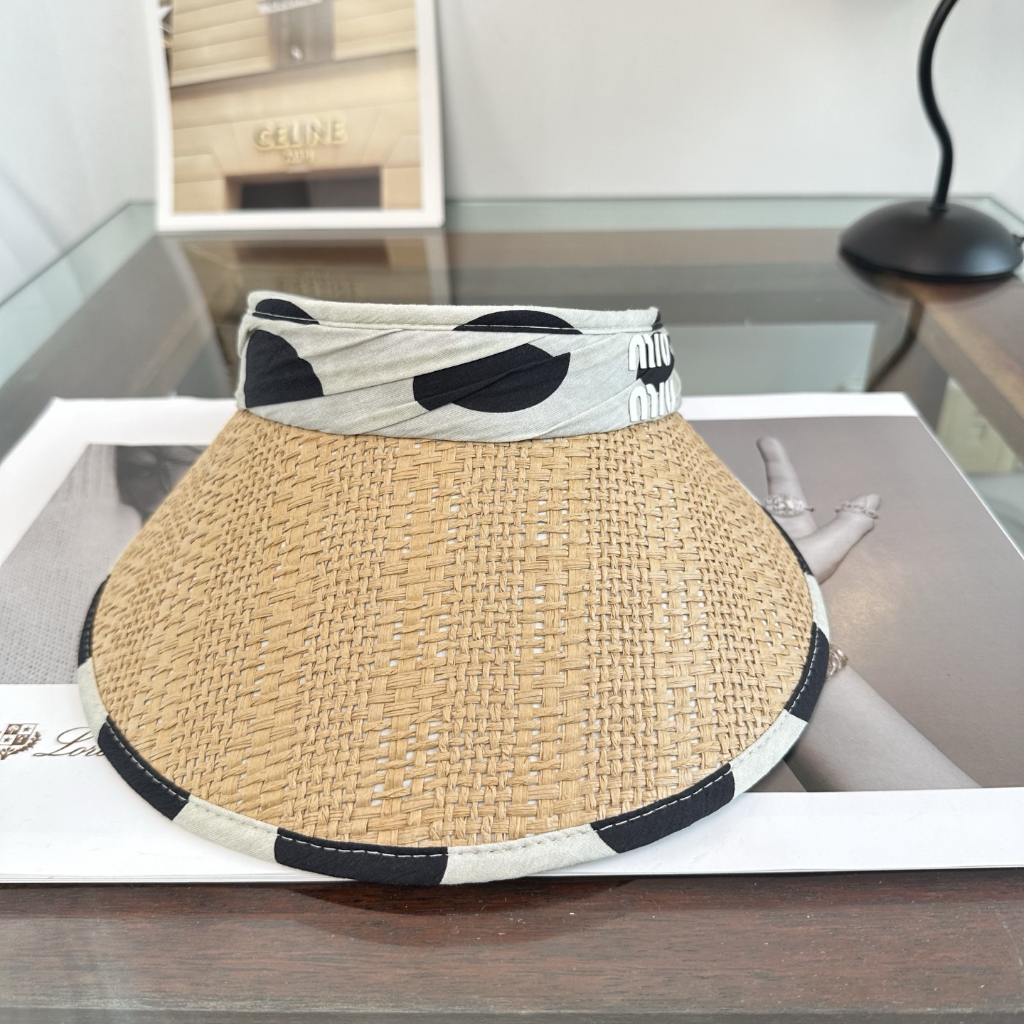 miumiu 缪缪 夏季空顶帽，跑步遮阳防晒两不误，夏季必备单品，戴着不闷热，非常有活力的一款，超级无敌