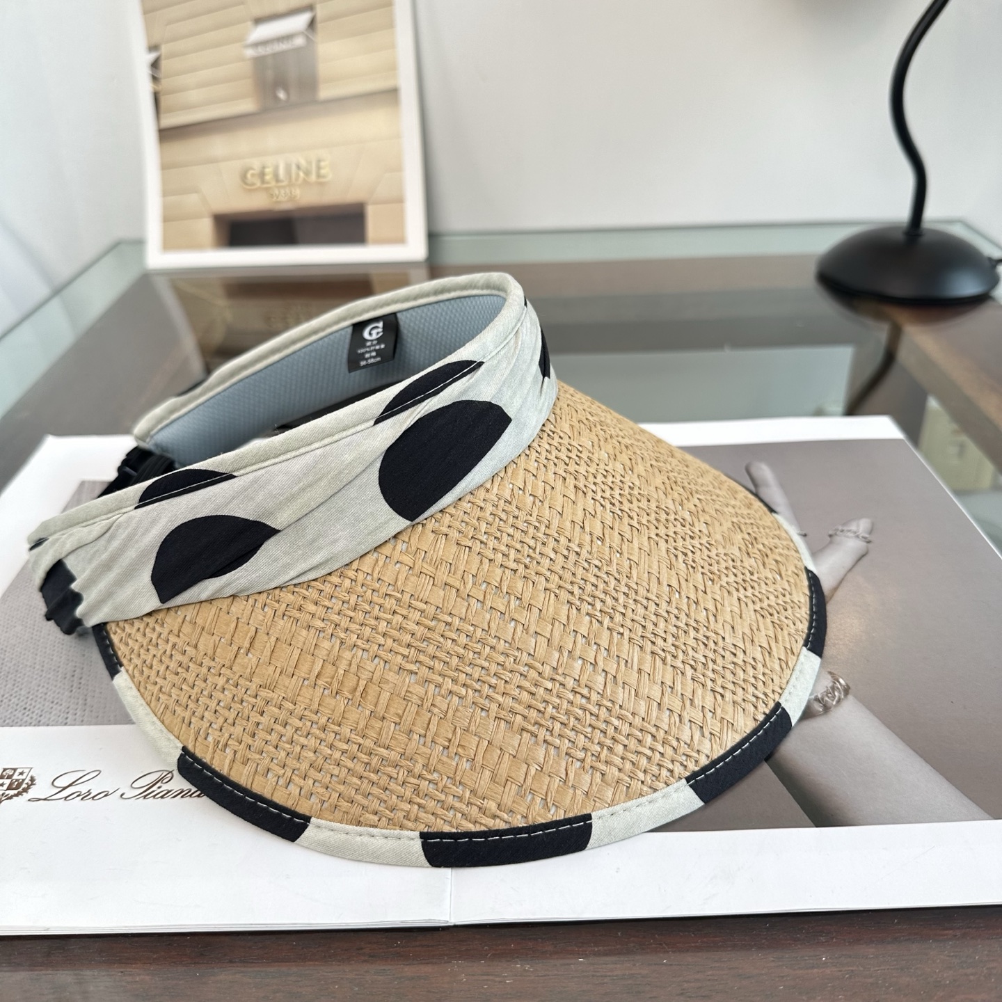 miumiu 缪缪 夏季空顶帽，跑步遮阳防晒两不误，夏季必备单品，戴着不闷热，非常有活力的一款，超级无敌