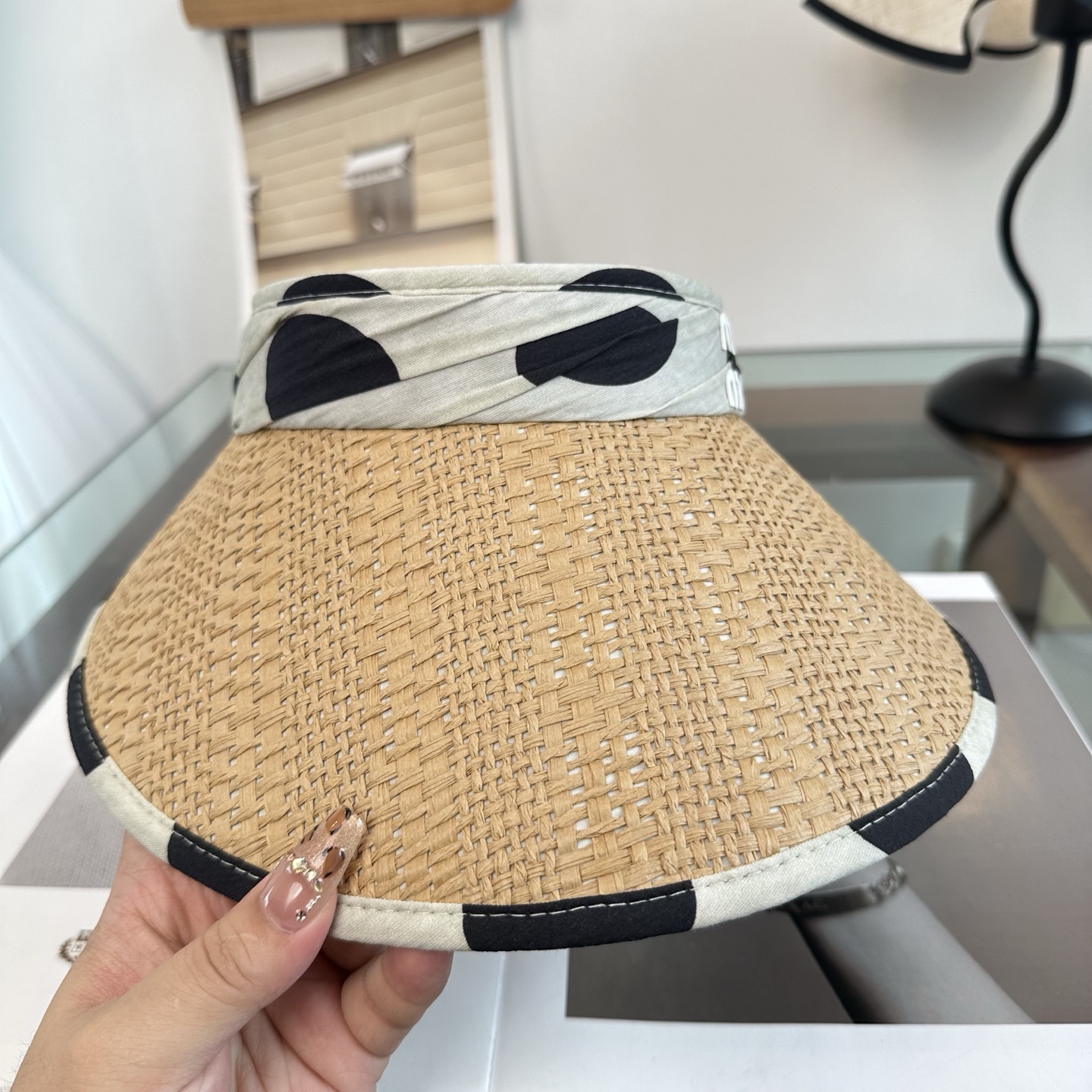 miumiu 缪缪 夏季空顶帽，跑步遮阳防晒两不误，夏季必备单品，戴着不闷热，非常有活力的一款，超级无敌
