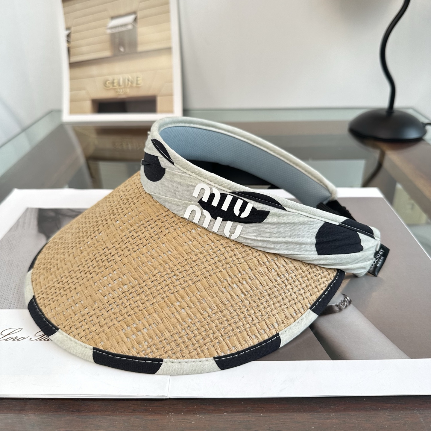 miumiu 缪缪 夏季空顶帽，跑步遮阳防晒两不误，夏季必备单品，戴着不闷热，非常有活力的一款，超级无敌