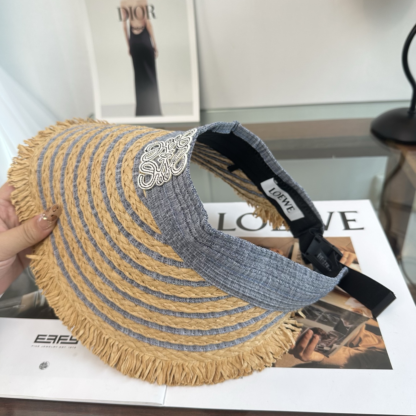 LOEWE 罗意威 2026春夏新款空顶帽，超甜超乖的小空顶🔝，细节和质感都拿捏得很完美！缤纷整个夏天
