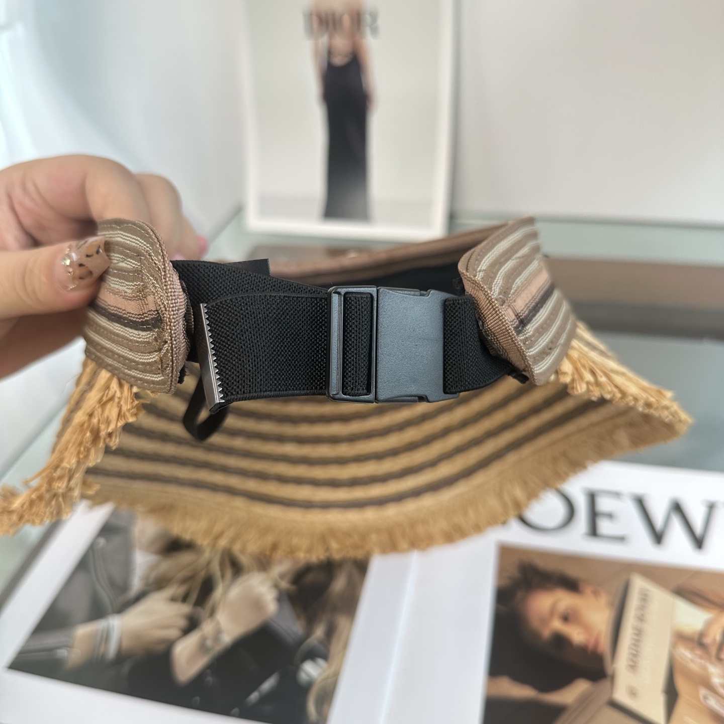 LOEWE 罗意威 2026春夏新款空顶帽，超甜超乖的小空顶🔝，细节和质感都拿捏得很完美！缤纷整个夏天