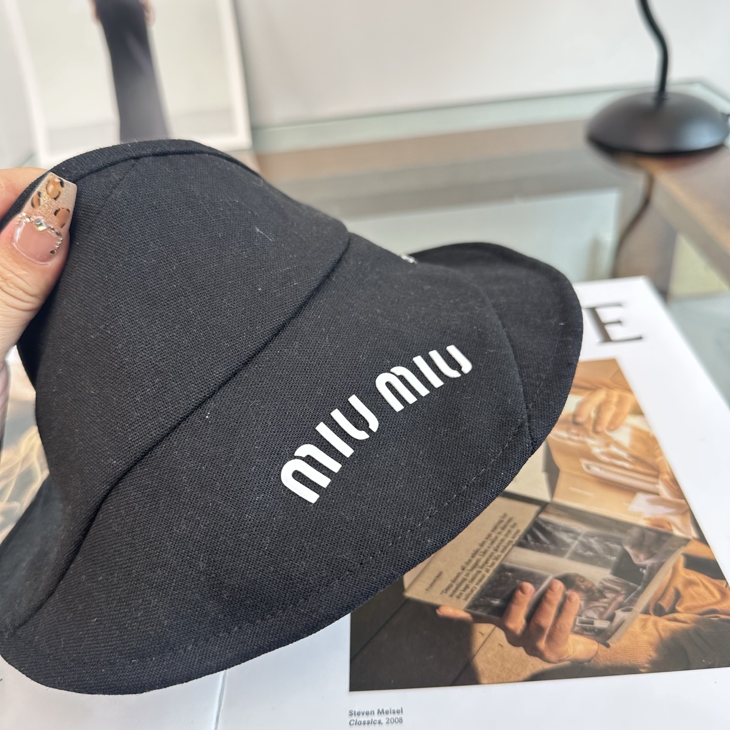 Miu Miu 超甜超乖的小空顶 ，细节和质感都拿捏得很完美 缤纷整个夏天