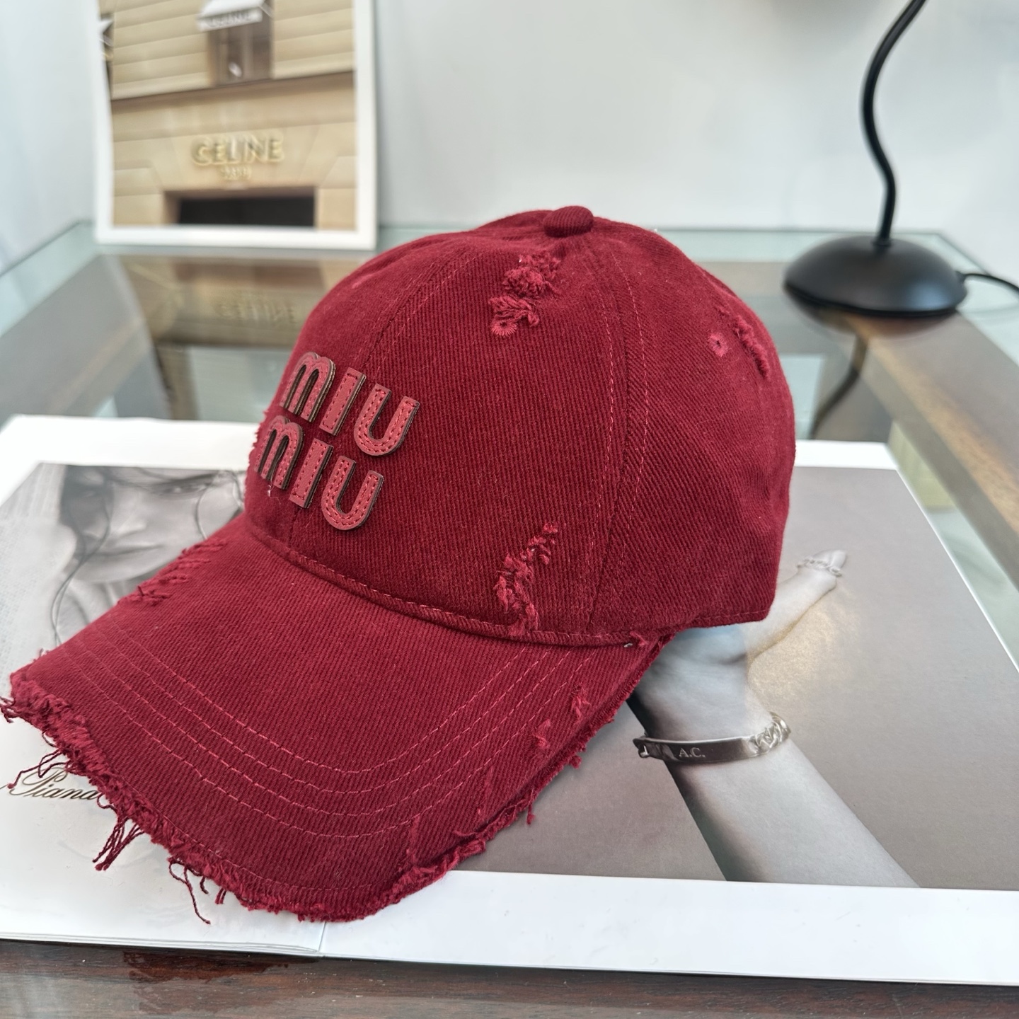 Miu Miu 谬谬miumiu 新款棒球帽， 开模订制， 做工细致质量超赞