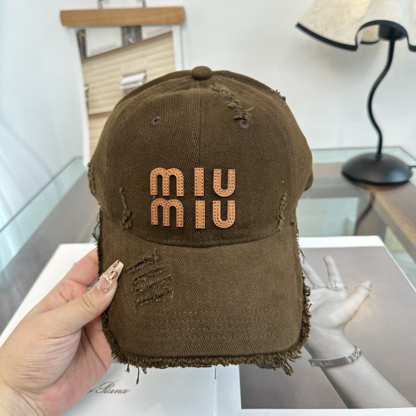 Miu Miu 谬谬miumiu 新款棒球帽， 开模订制， 做工细致质量超赞